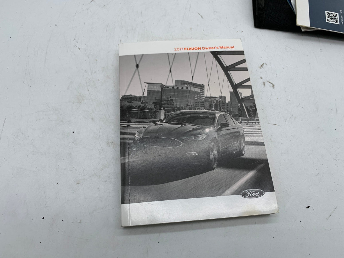 2017 Ford Fusion Owners Manual Set with Case OEM R01B33018