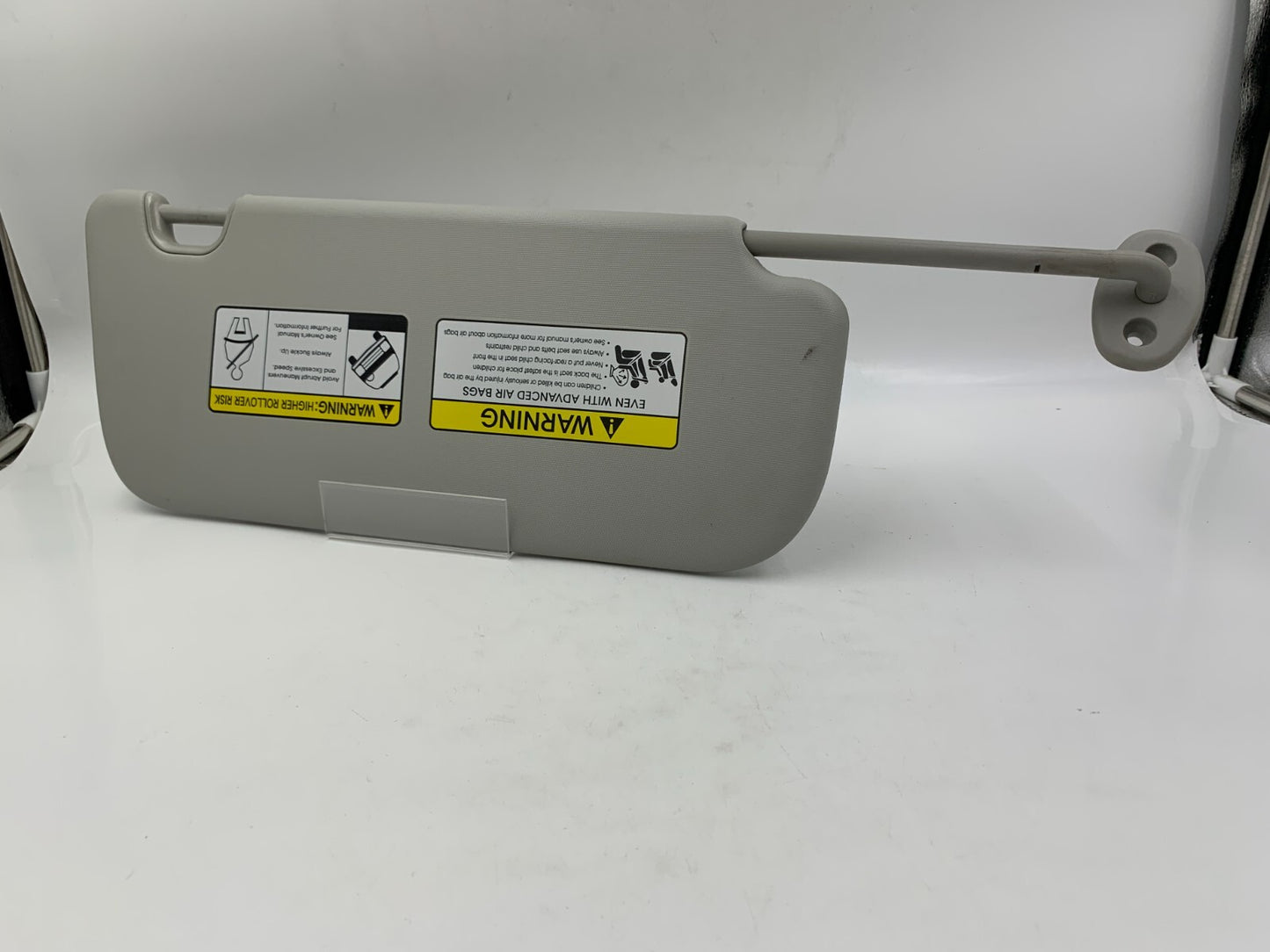 2014-2019 Kia Soul Driver Sun Visor Illuminated Gray OEM C02B12068