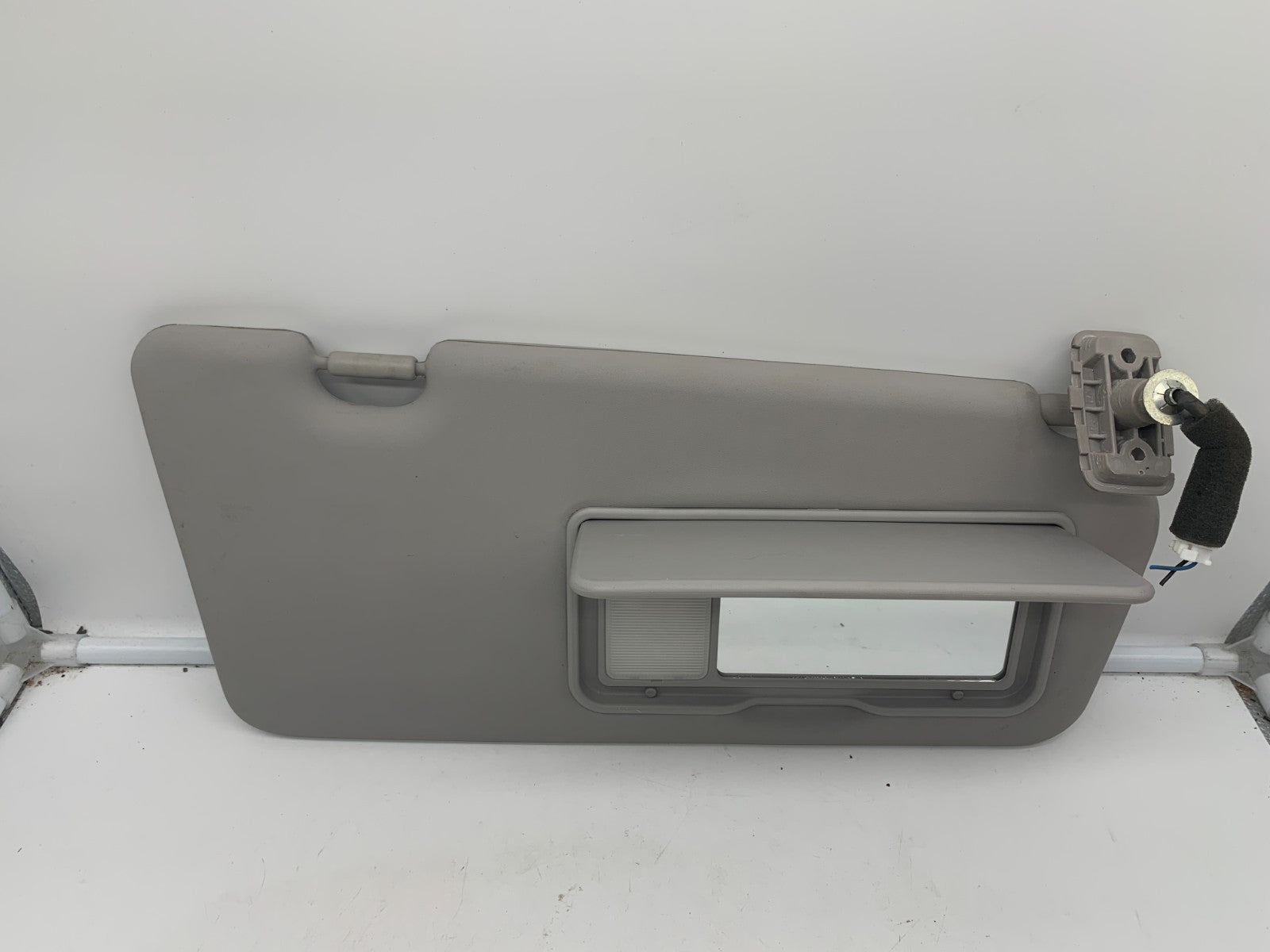 2006-2014 Kia Sedona Passenger Sun Visor Gray Illuminated OEM A01B49040