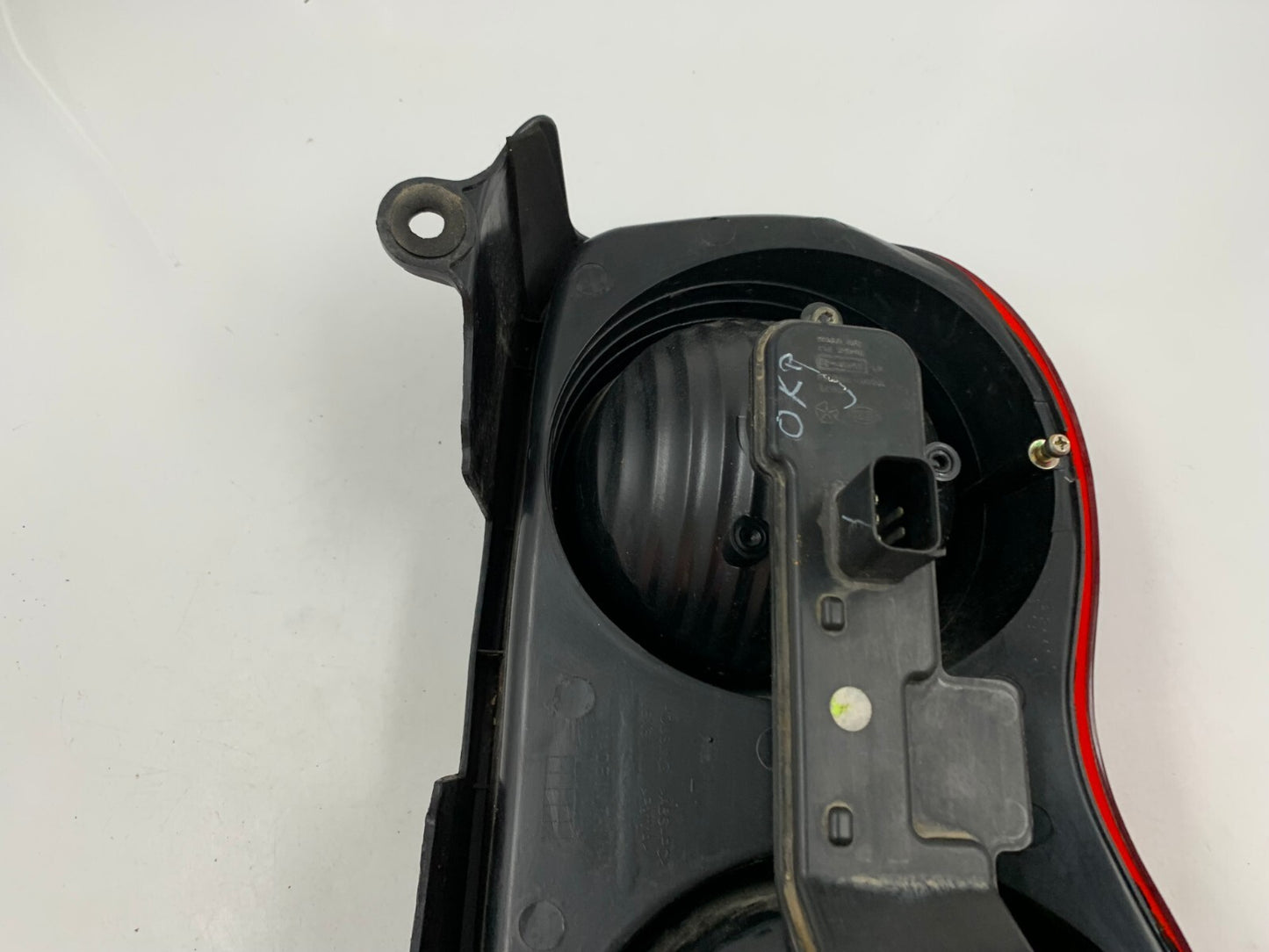 2004-2009 Dodge Durango Driver Side Tail Light Taillight OEM E03B11051