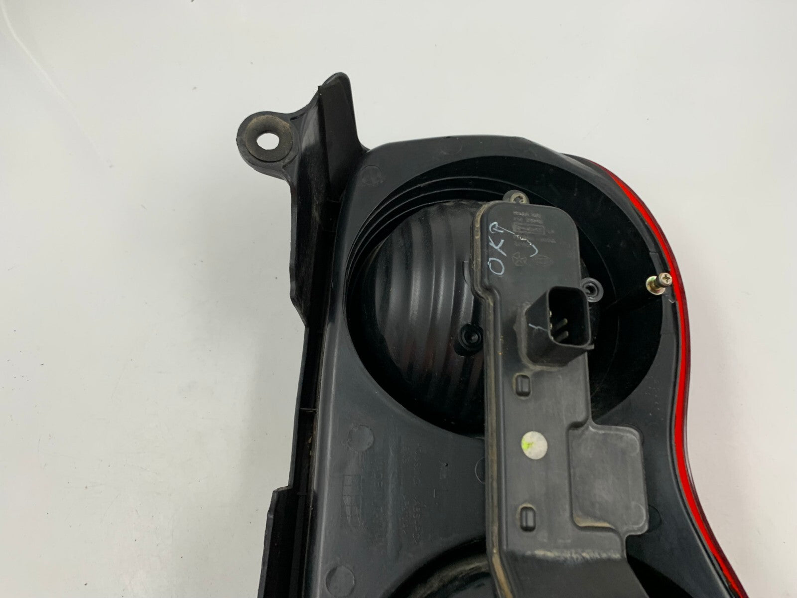 2004-2009 Dodge Durango Driver Side Tail Light Taillight OEM E03B11051