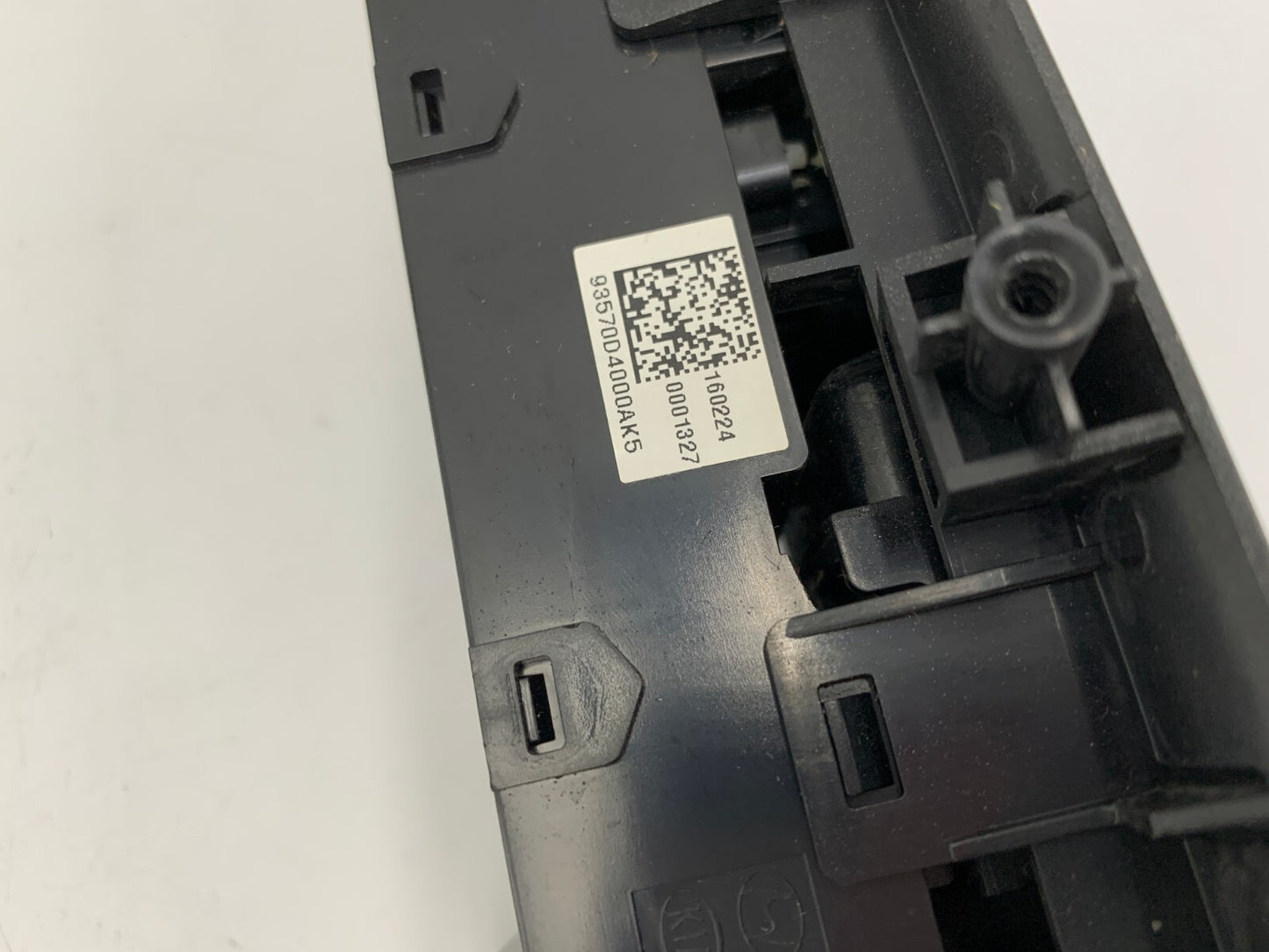 2010-2011 Chevrolet Malibu Master Power Window Switch OEM D03B39054