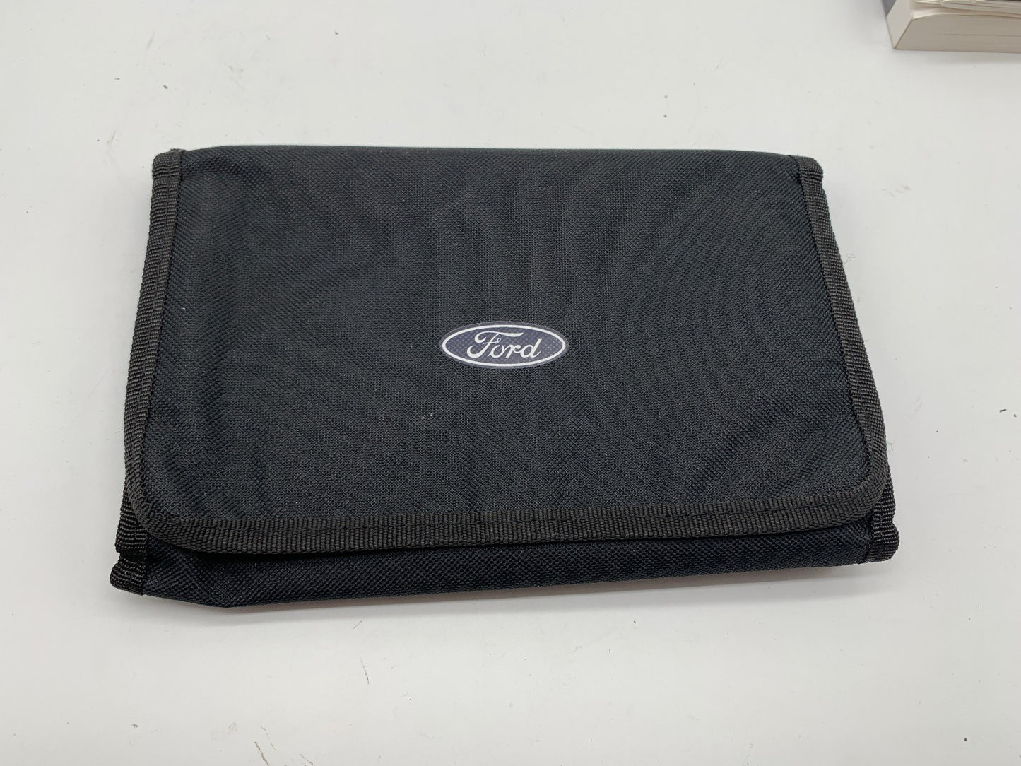 2018 Ford Explorer Owners Manual Set with Case OEM R01B30014