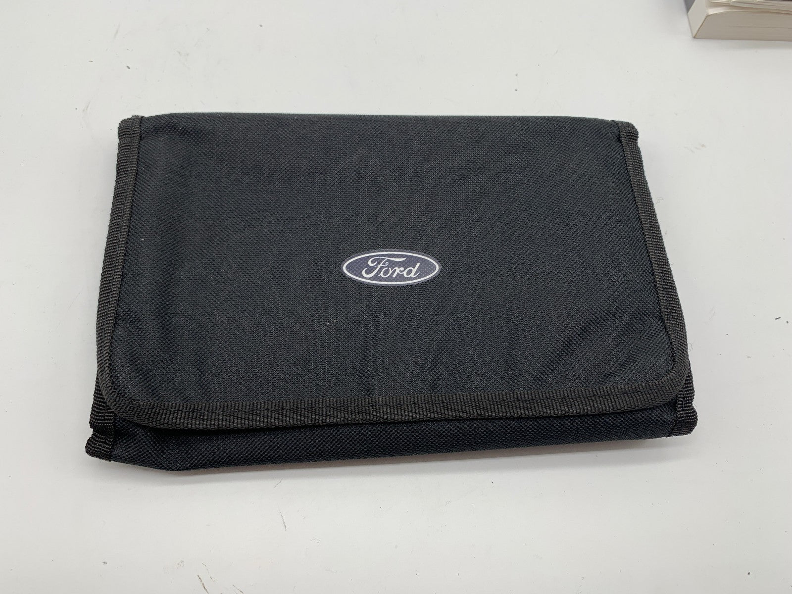 2018 Ford Explorer Owners Manual Set with Case OEM R01B30014