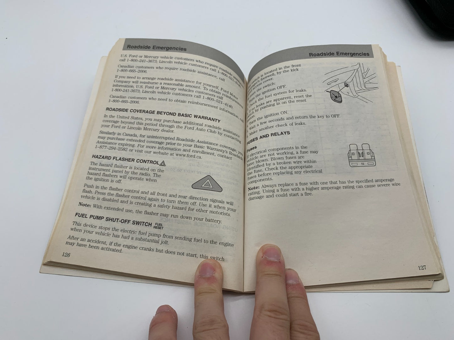 2003 Ford Focus Owners Manual Set with Case OEM B04B04071