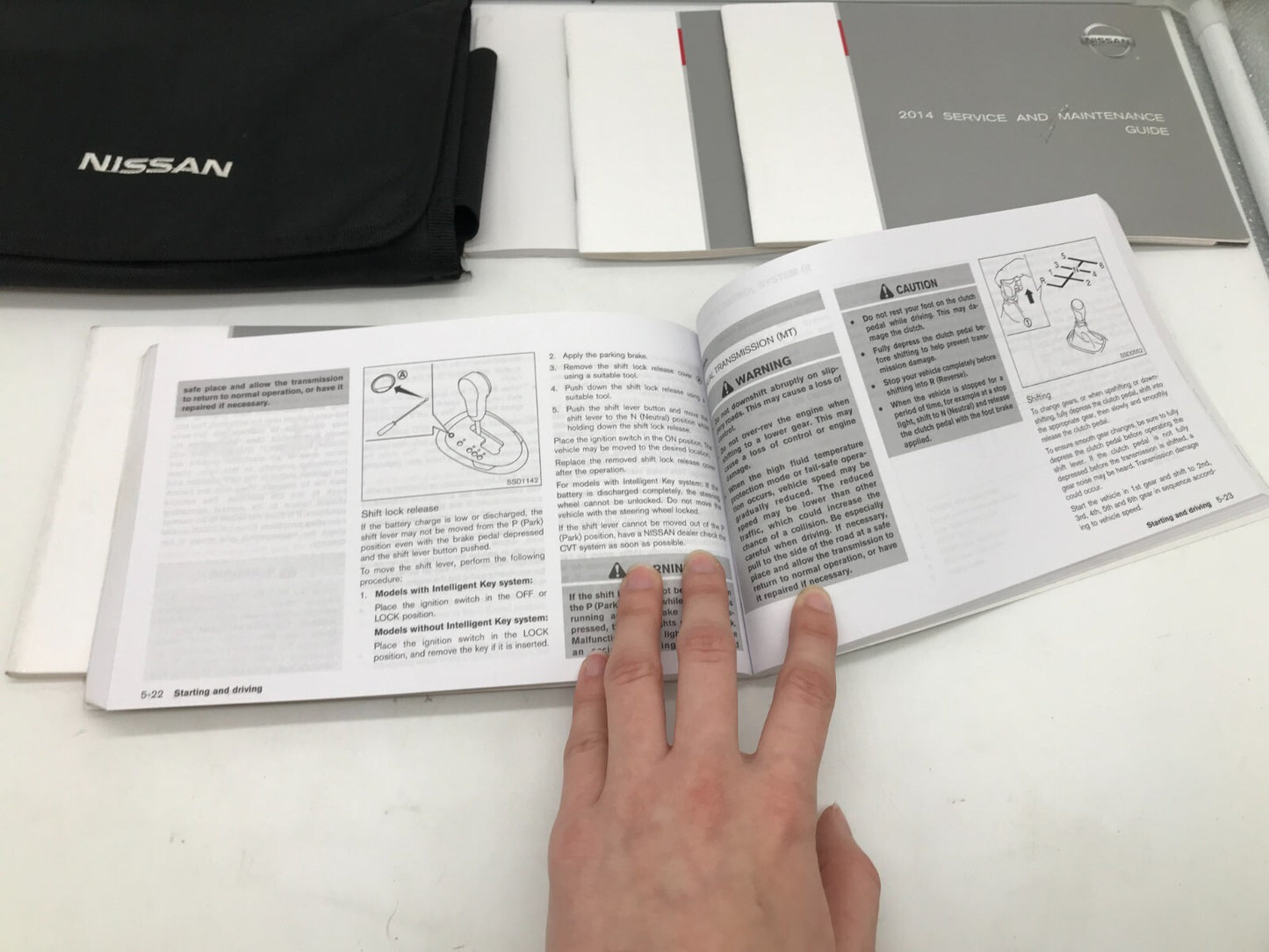 2014 Nissan Juke Owners Manual Set with Case OEM E02B68004