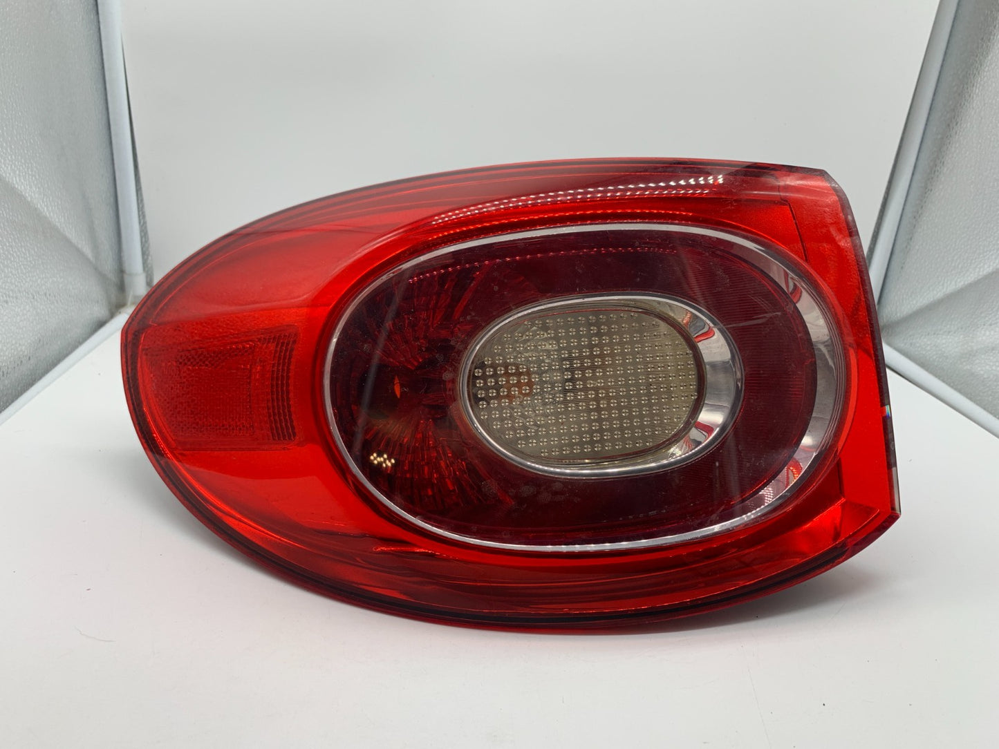 2009-2011 Volkswagen Tiguan Driver Side Tail Light Taillight OEM B02B11016