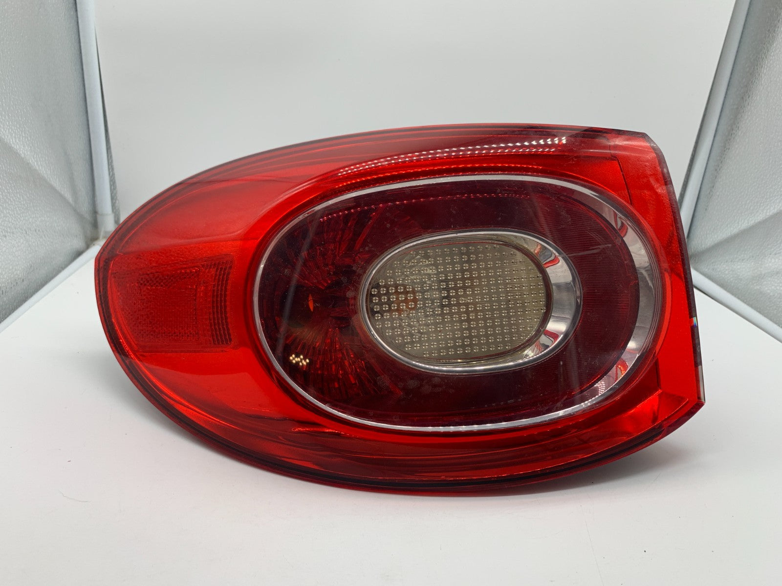 2009-2011 Volkswagen Tiguan Driver Side Tail Light Taillight OEM B02B11016