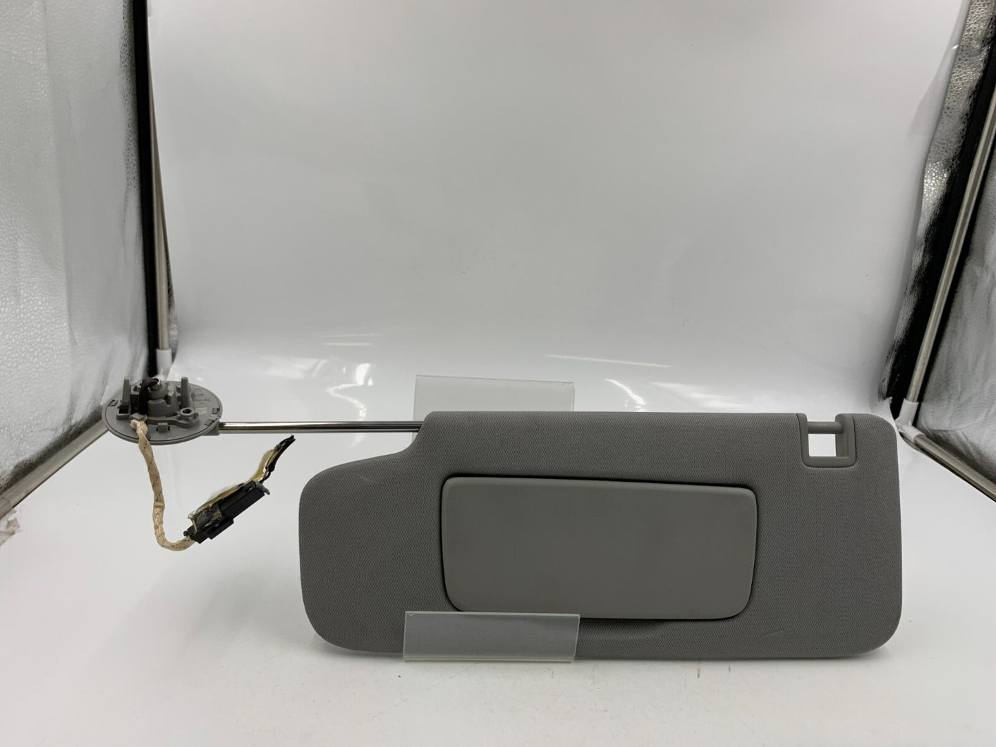 2018-2019 Chevrolet Equinox Driver Sun Visor Gray Illuminated OEM E03B67007