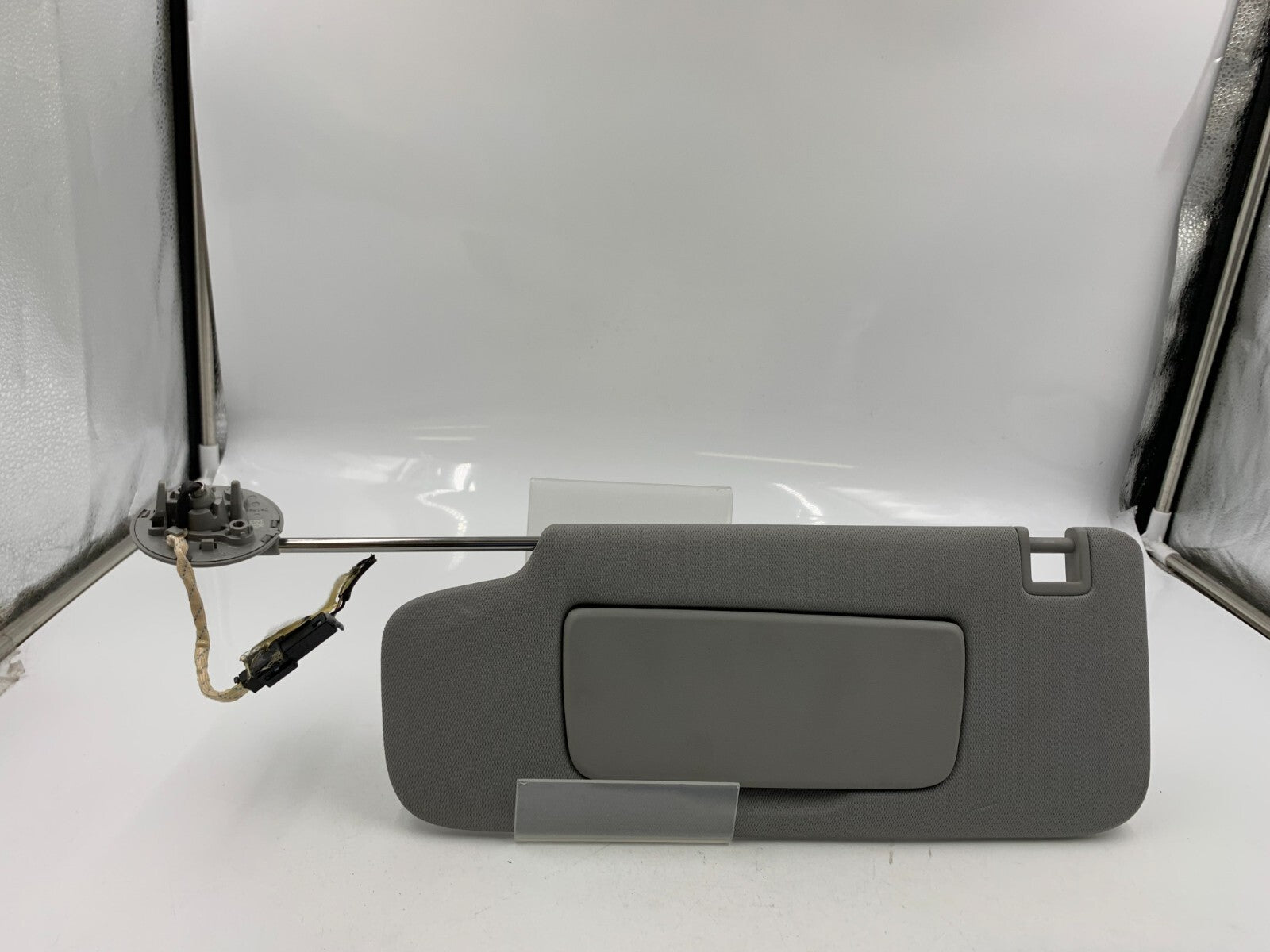 2018-2019 Chevrolet Equinox Driver Sun Visor Gray Illuminated OEM E03B67007