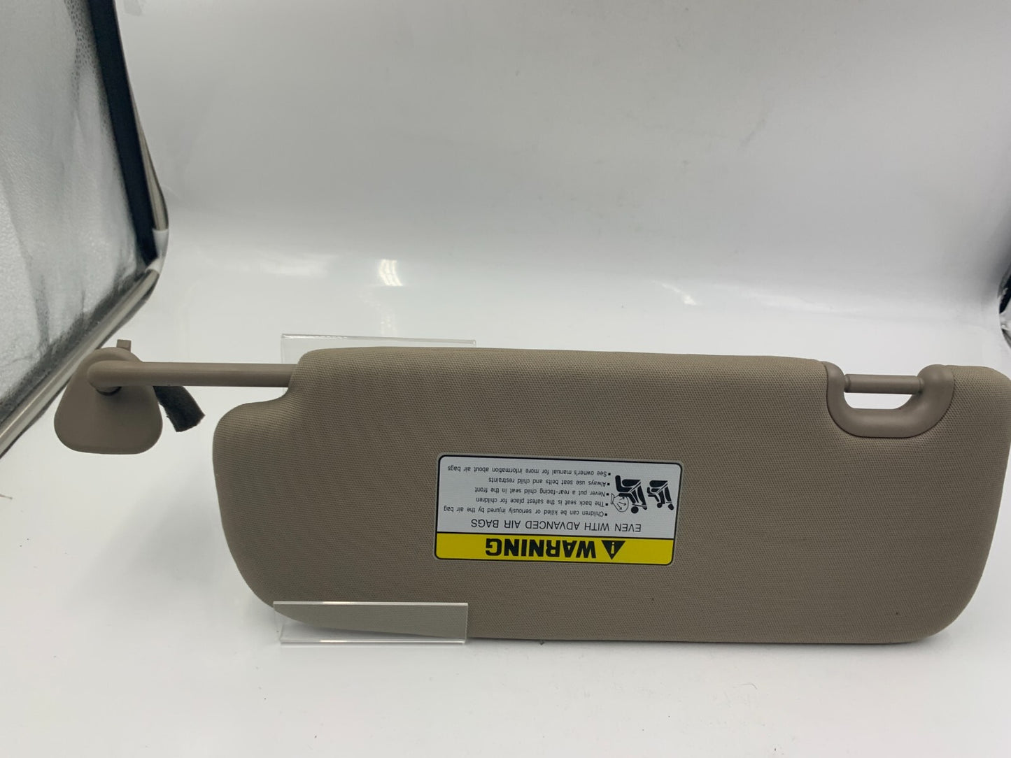 2013-2019 Hyundai Santa Fe Passenger Sun Visor Gray Illuminated OEM C01B37065