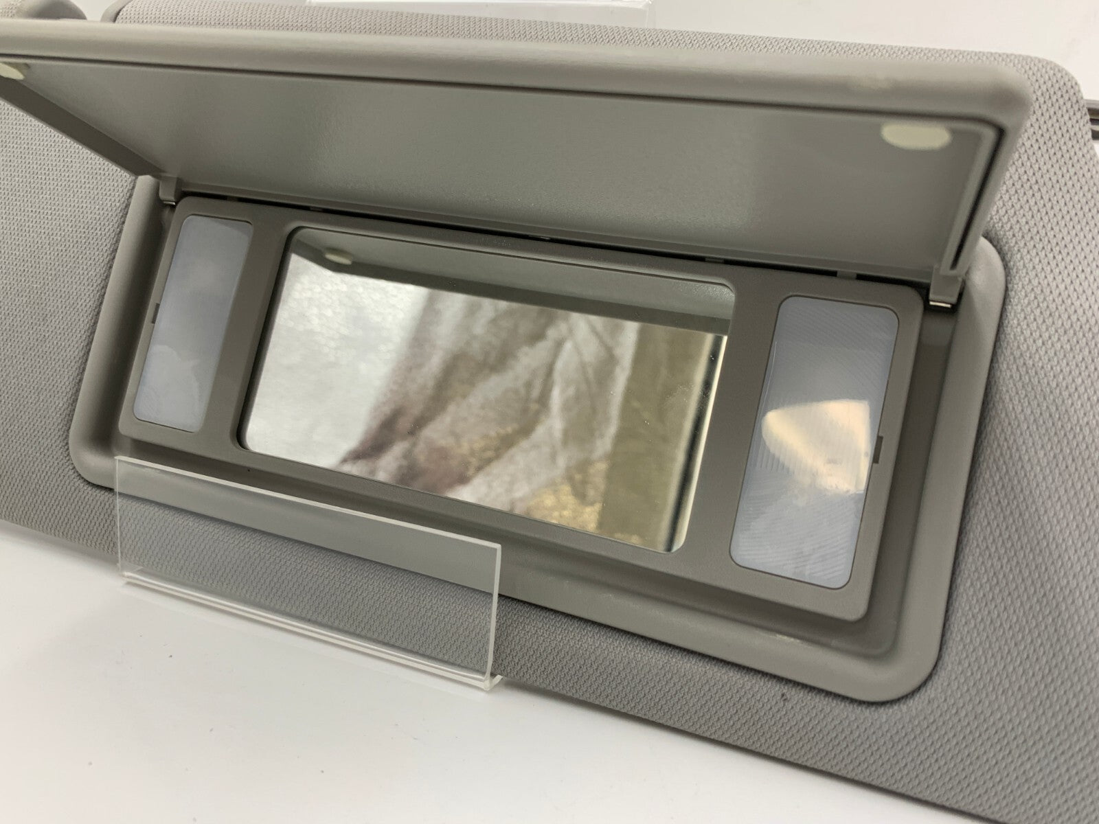 2016-2019 Chevrolet Malibu Passenger Sun Visor Gray Illuminated OEM C04B45057