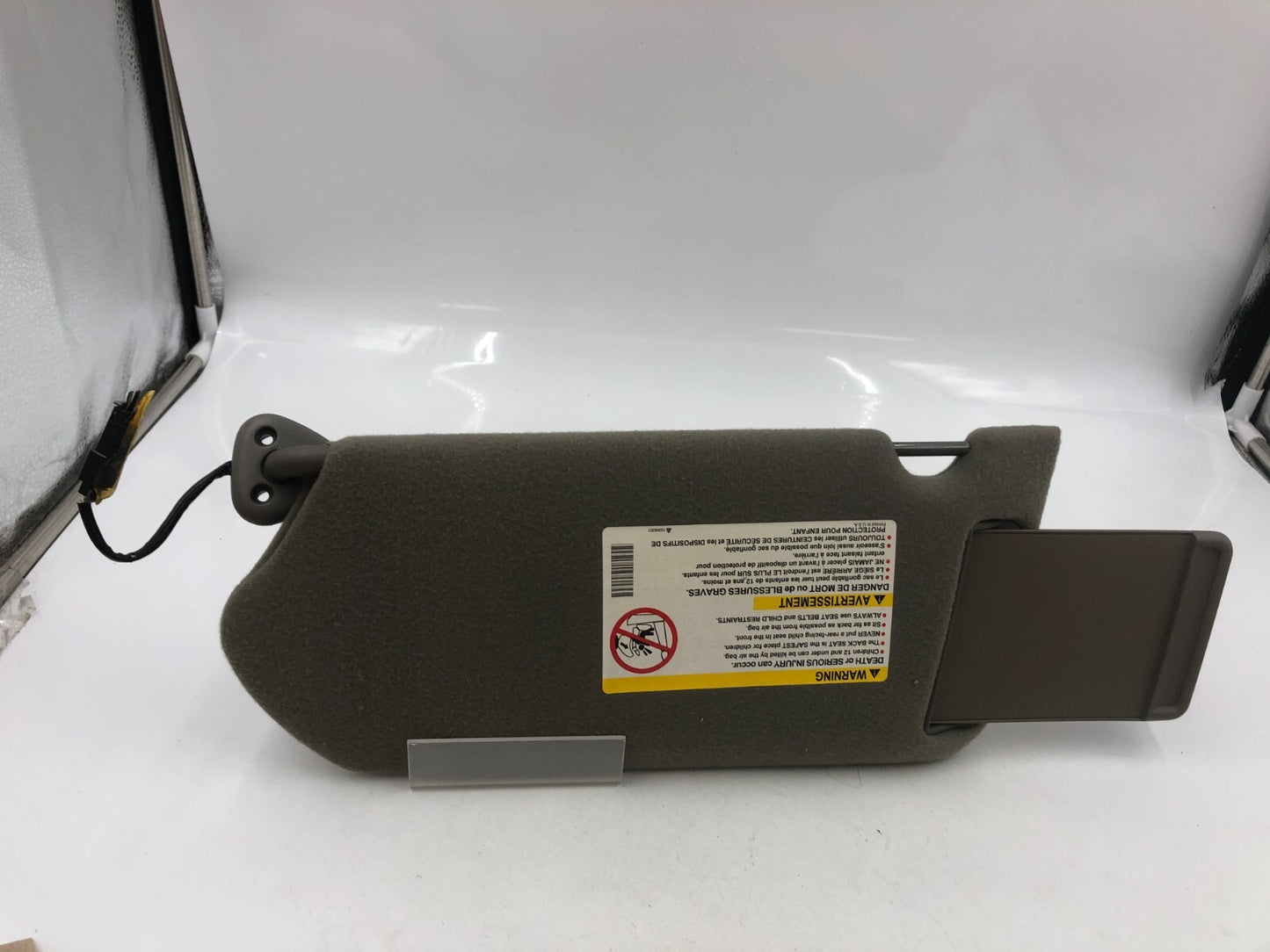 2000-2005 Chevrolet Impala Passenger Sun Visor Gray Illuminated OEM E01B18034