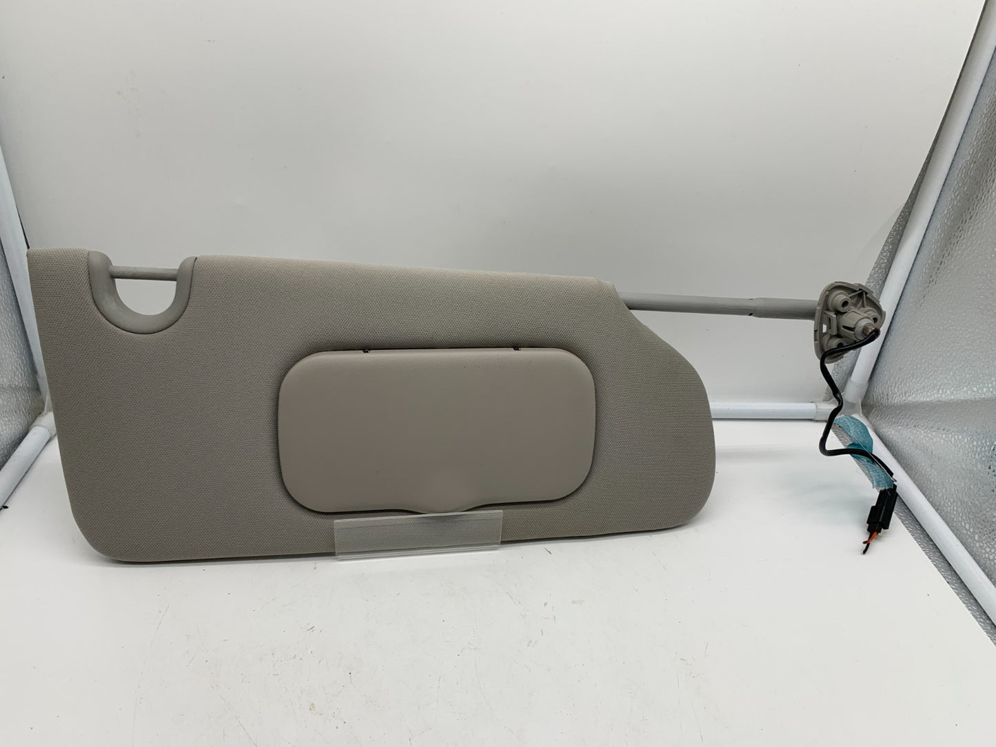 2006-2011 Buick Lucerne Passenger Sun Visor Gray OEM B04B46009