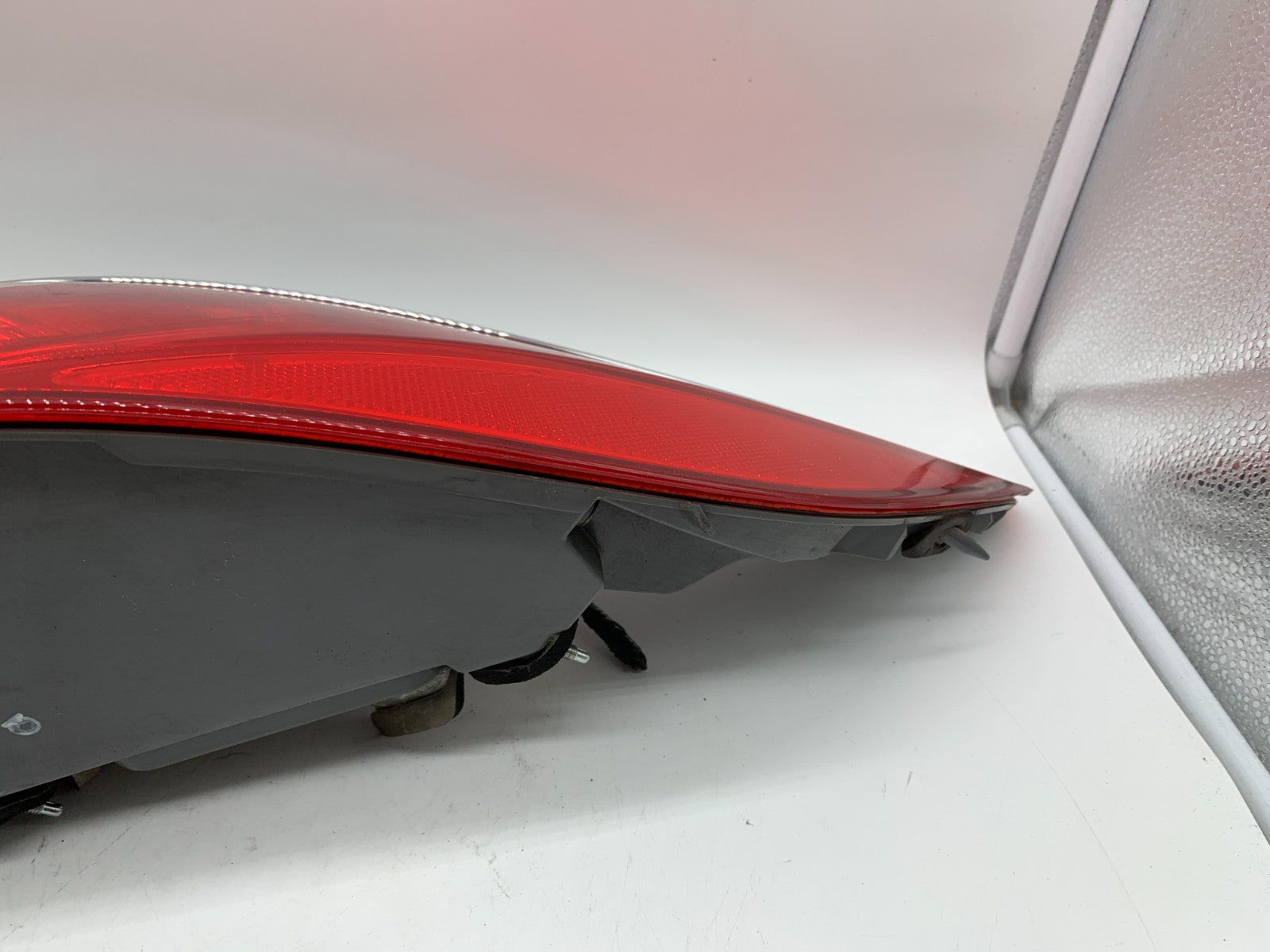 2012-2017 Hyundai Azera Passenger Side Tail Light Taillight OEM D01B02053