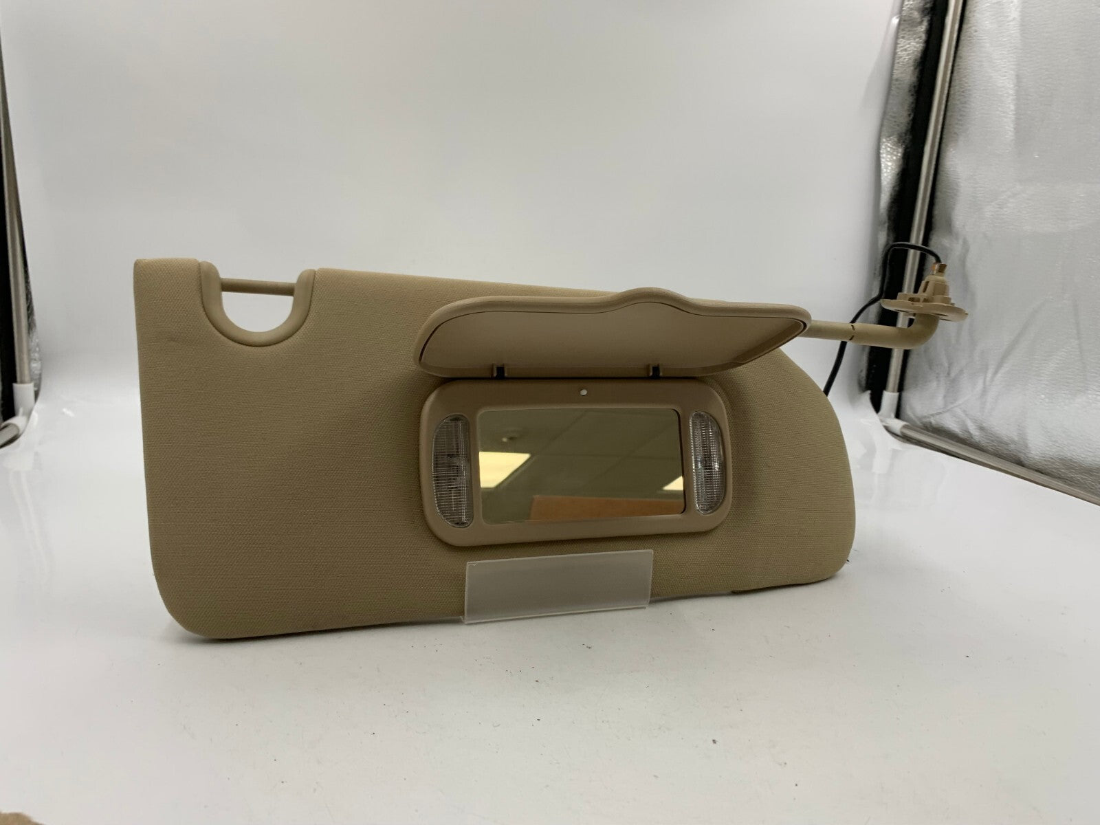 2006-2011 Buick Lucerne Passenger Sun Visor Brown Illuminated OEM B02B32032