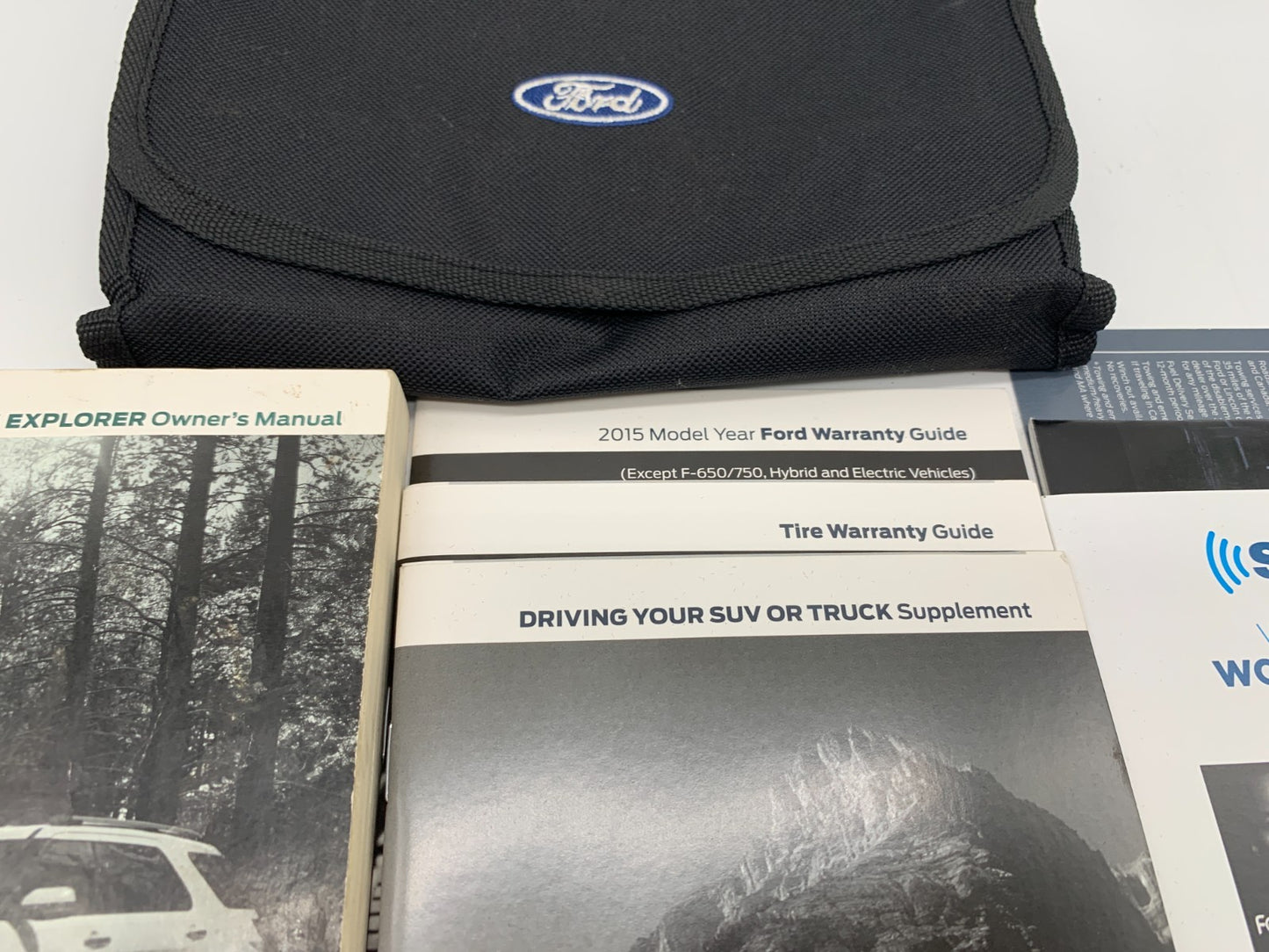 2015 Ford Explorer Owners Manual Set with Case OEM C01B08021