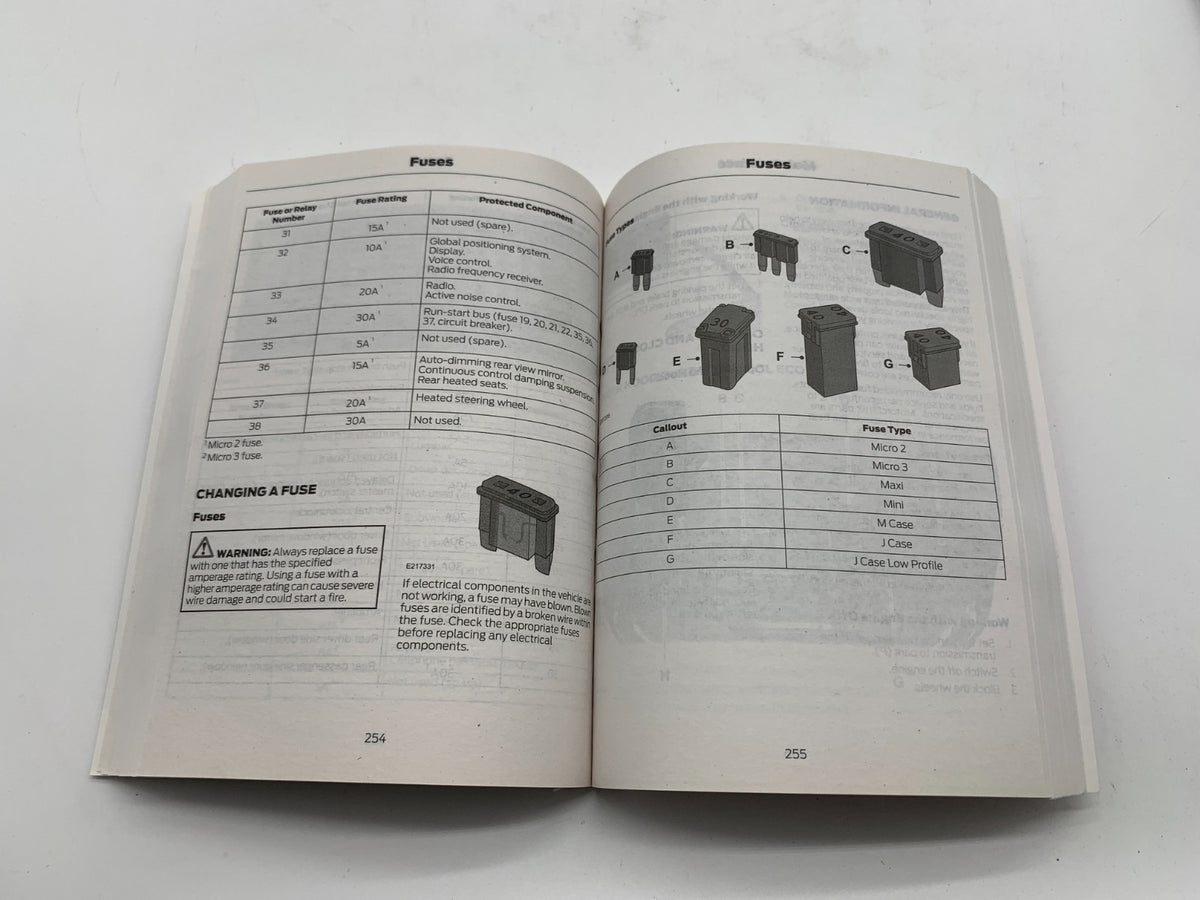 2019 Ford Fusion Owners Manual Set with Case OEM R01B04006