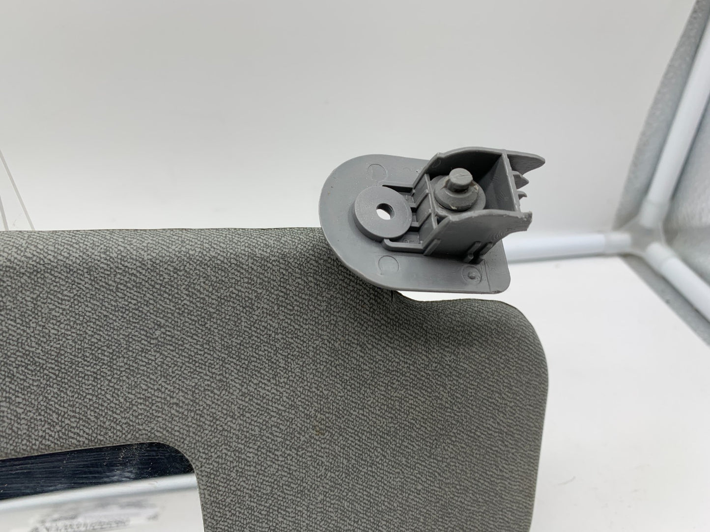 2004-2005 Chevrolet Aveo Passenger Sun Visor Gray OEM A02B51003