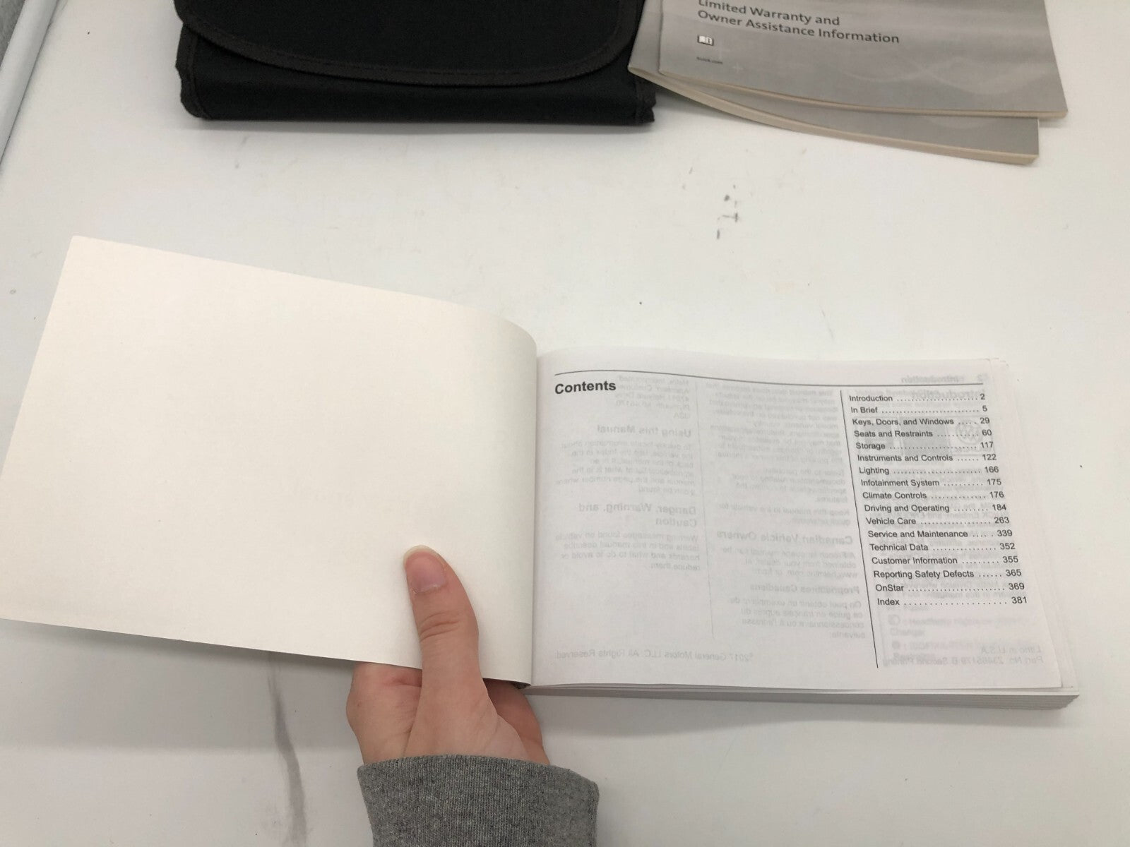 2018 Buick Enclave Owners Manual Set with Case OEM E03B47003