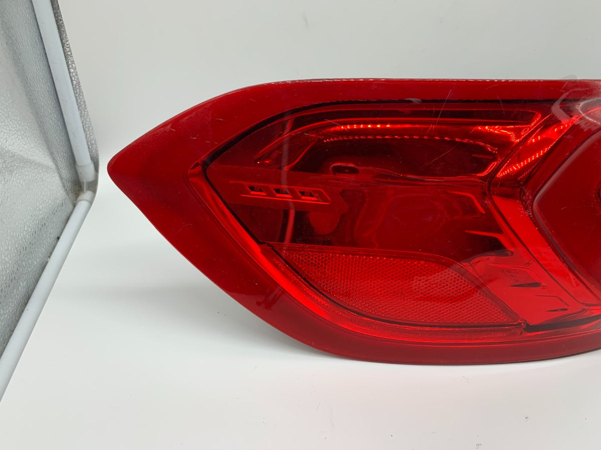 2016-2018 Lincoln MKX Driver Side Tail Light Taillight OEM B03B17008