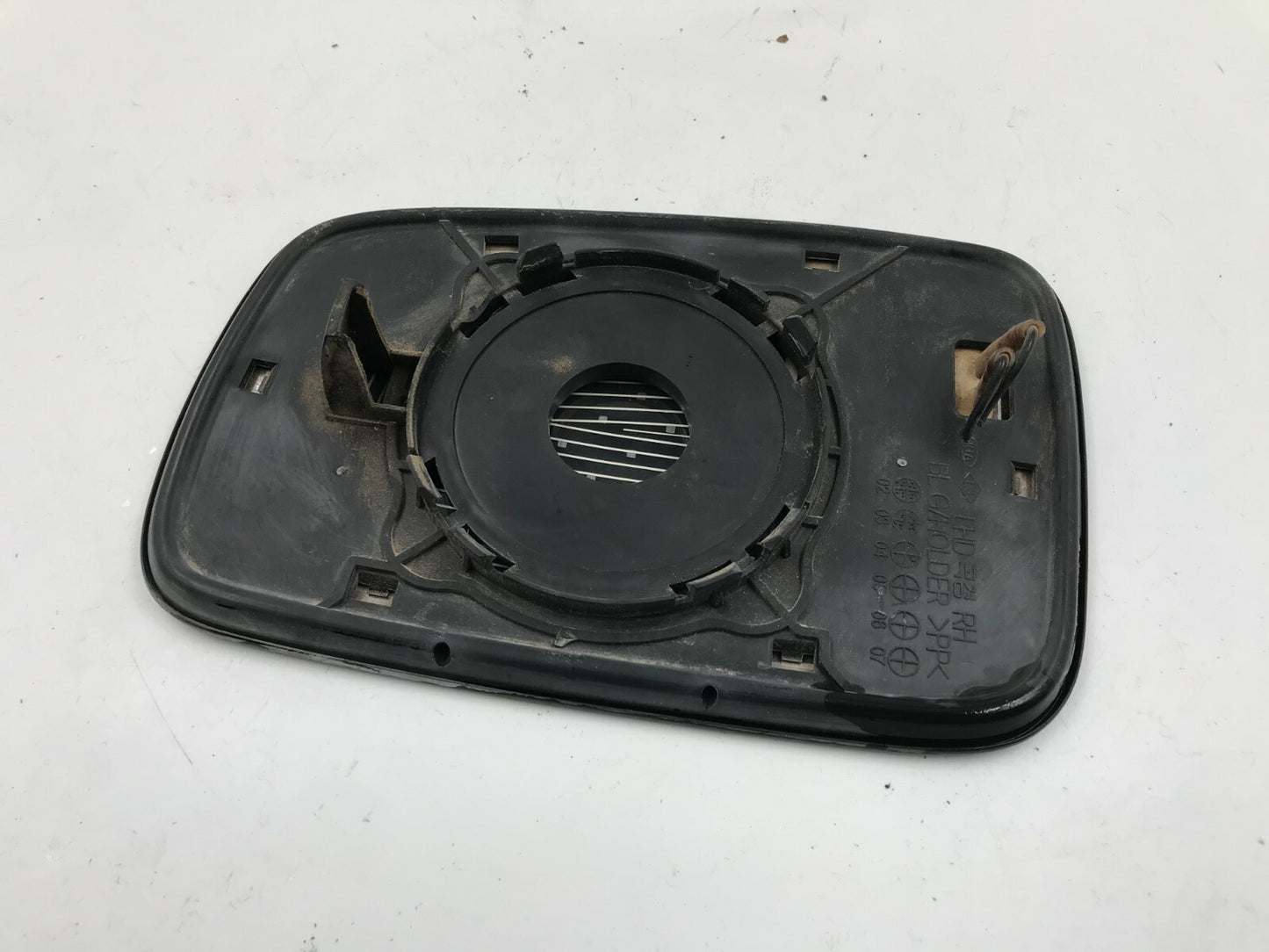 2009 Kia Sorento Passenger Side View Power Door Mirror Glass Only OEM