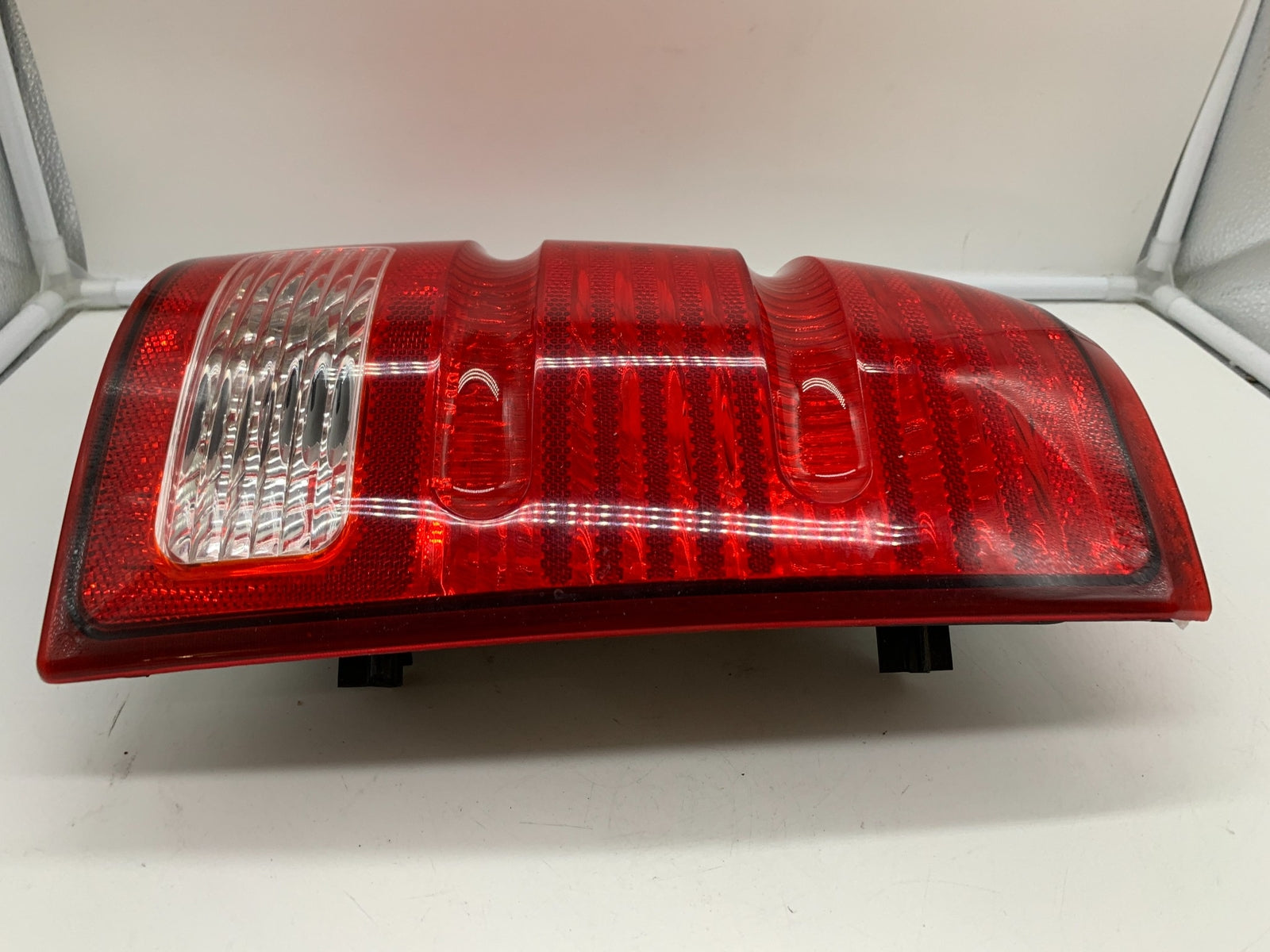 2002-2005 Ford Explorer Driver Side Tail Light Taillight OEM E03B46038