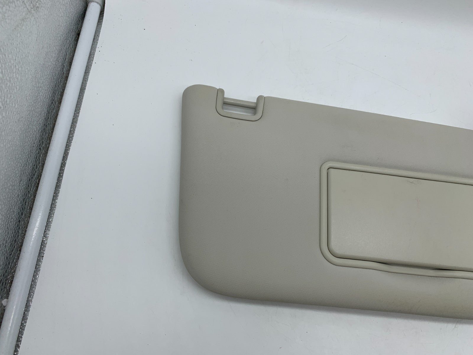 2013-2019 Ford Escape Passenger Sun Visor Ivory Illuminated OEM D01B10039