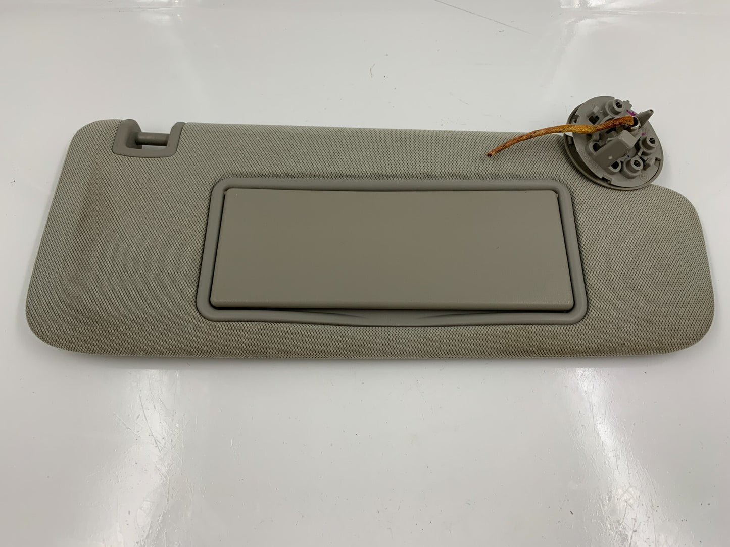 2013-2016 Chevrolet Malibu Passenger Sun Visor Gray Illuminated OEM C03B09084