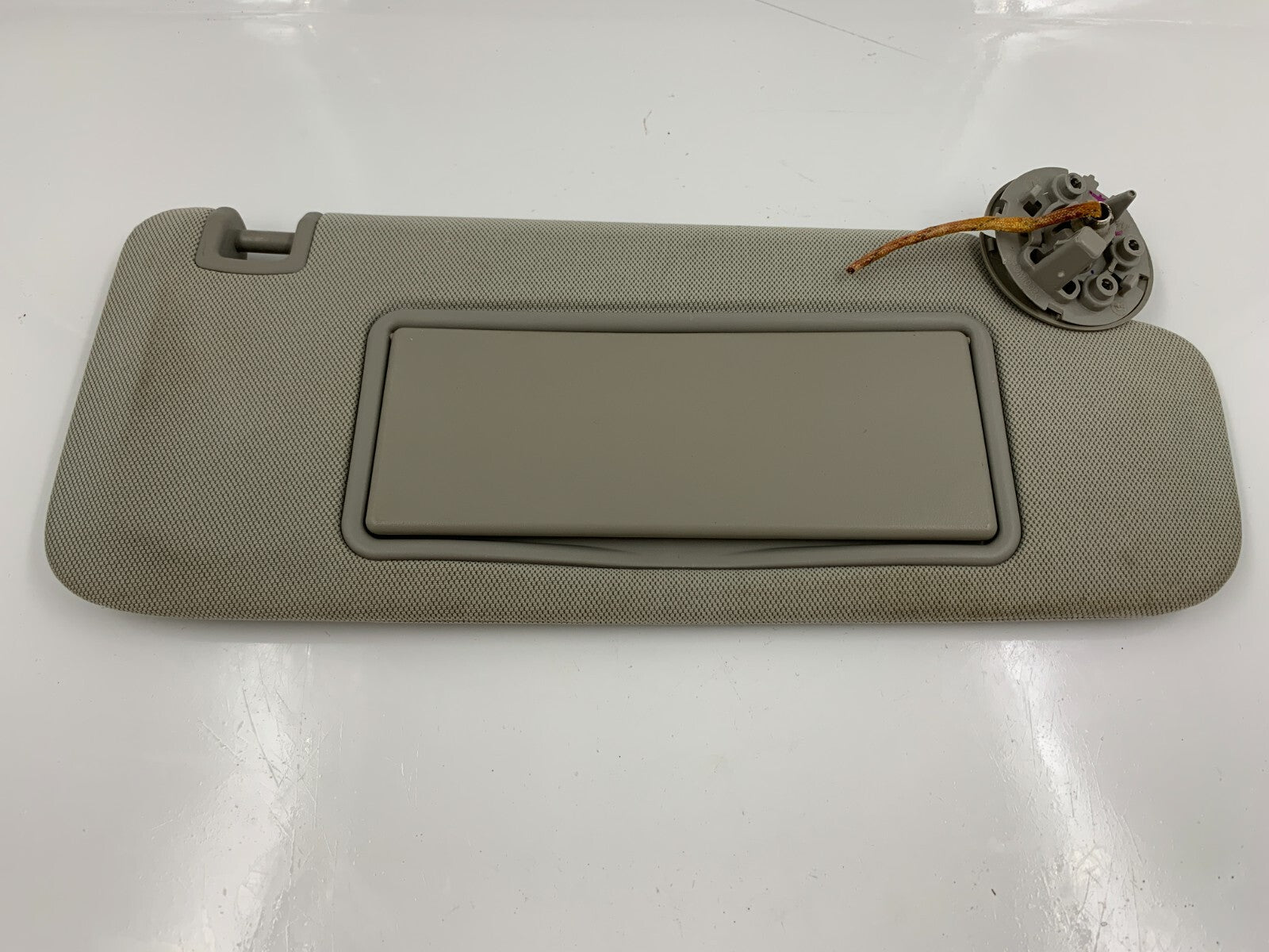 2013-2016 Chevrolet Malibu Passenger Sun Visor Gray Illuminated OEM C03B09084