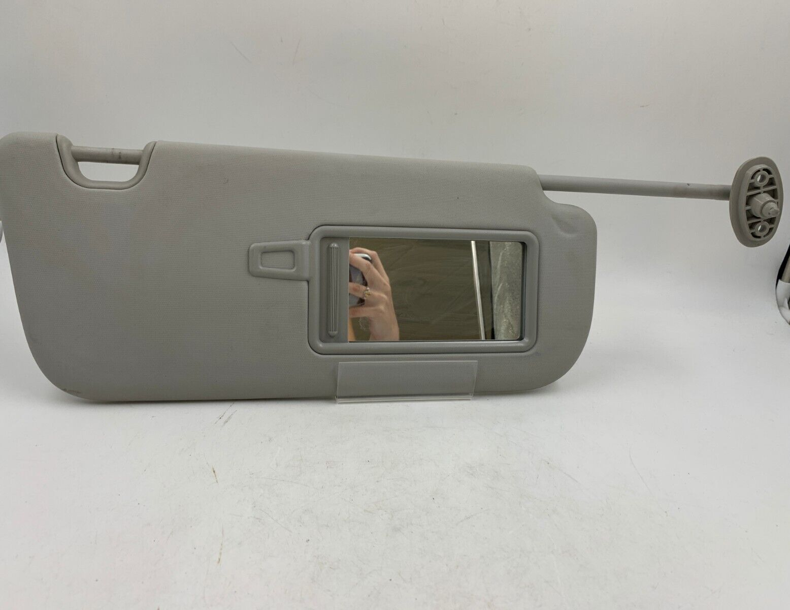 2014-2019 Kia Soul Passenger Sun Visor Illuminated Gray OEM A04B42007