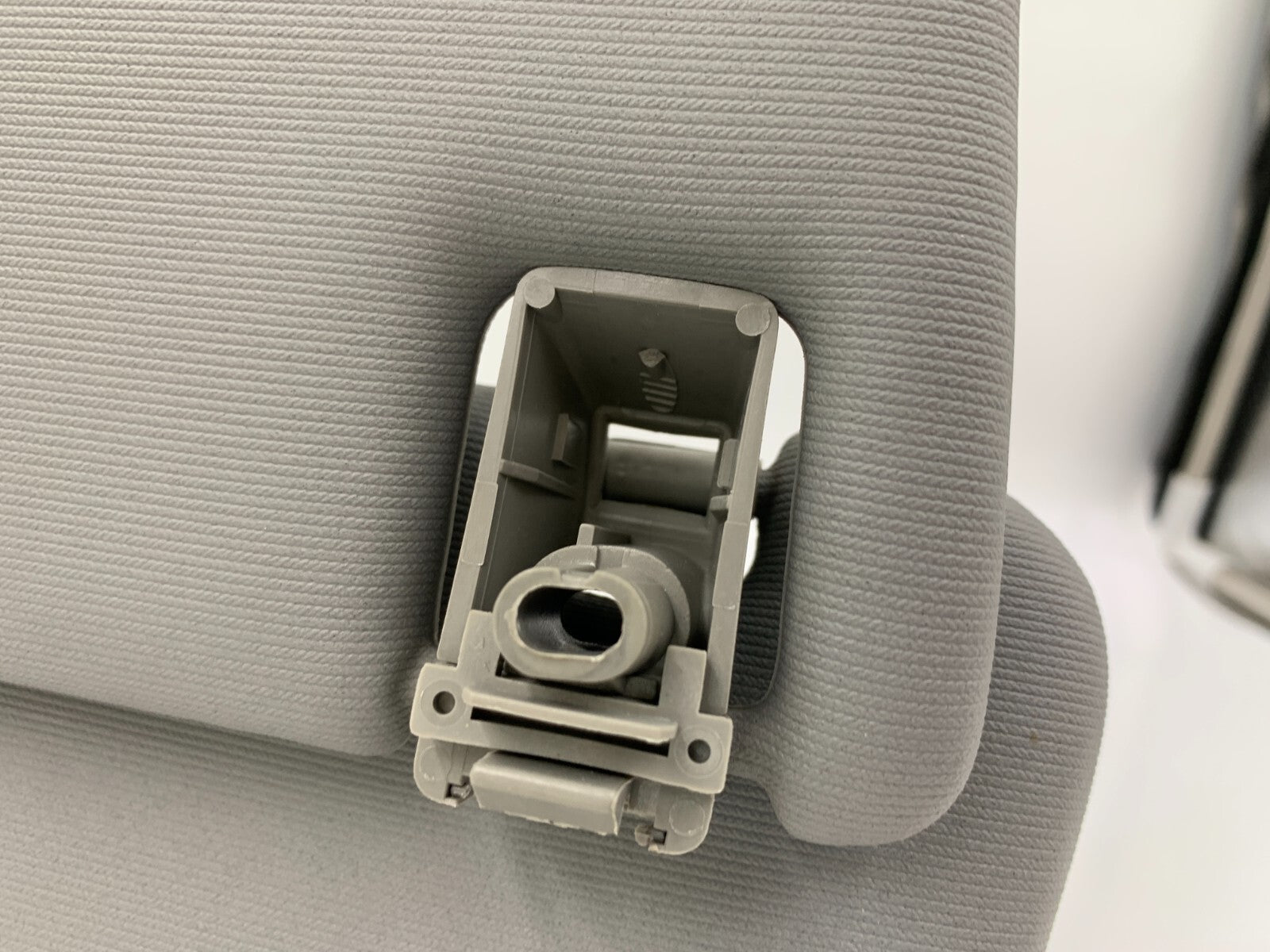 2004-2010 Volkswagen Touareg Passenger Sun Visor Gray Illuminated OEM B02B34023