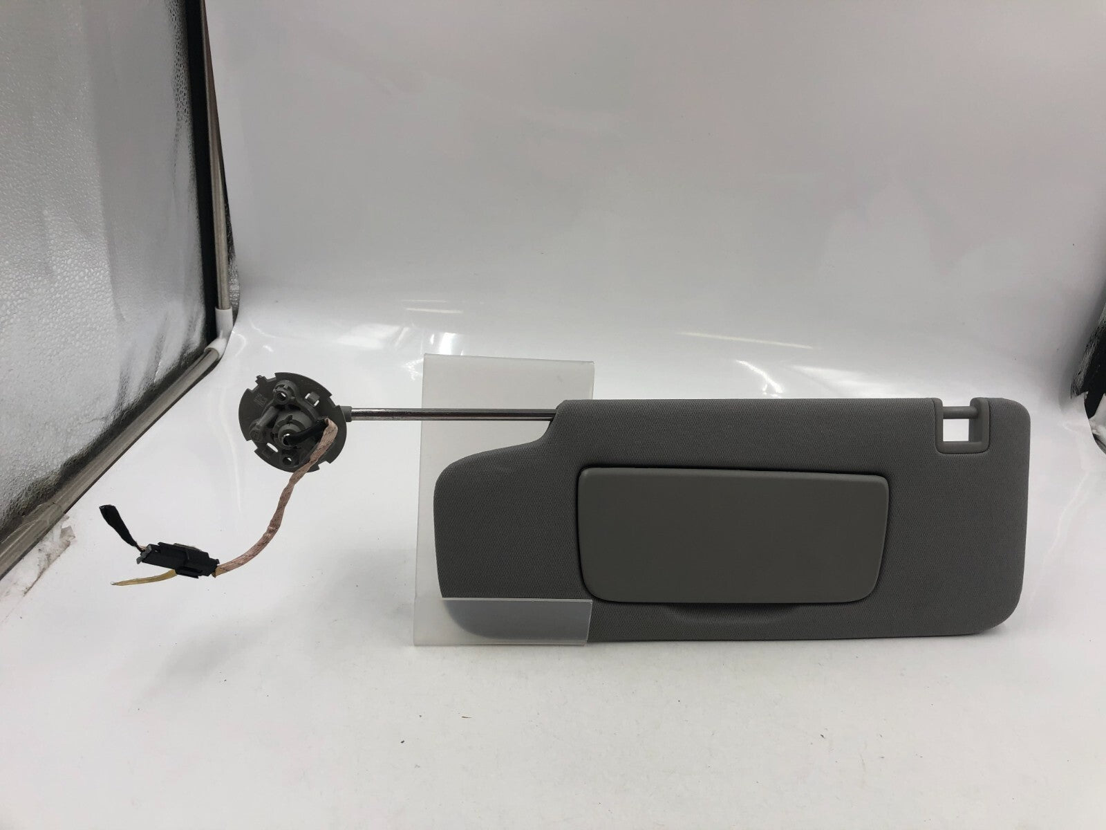 2018-2019 Chevrolet Equinox Driver Sun Visor Gray Illuminated D02B33084