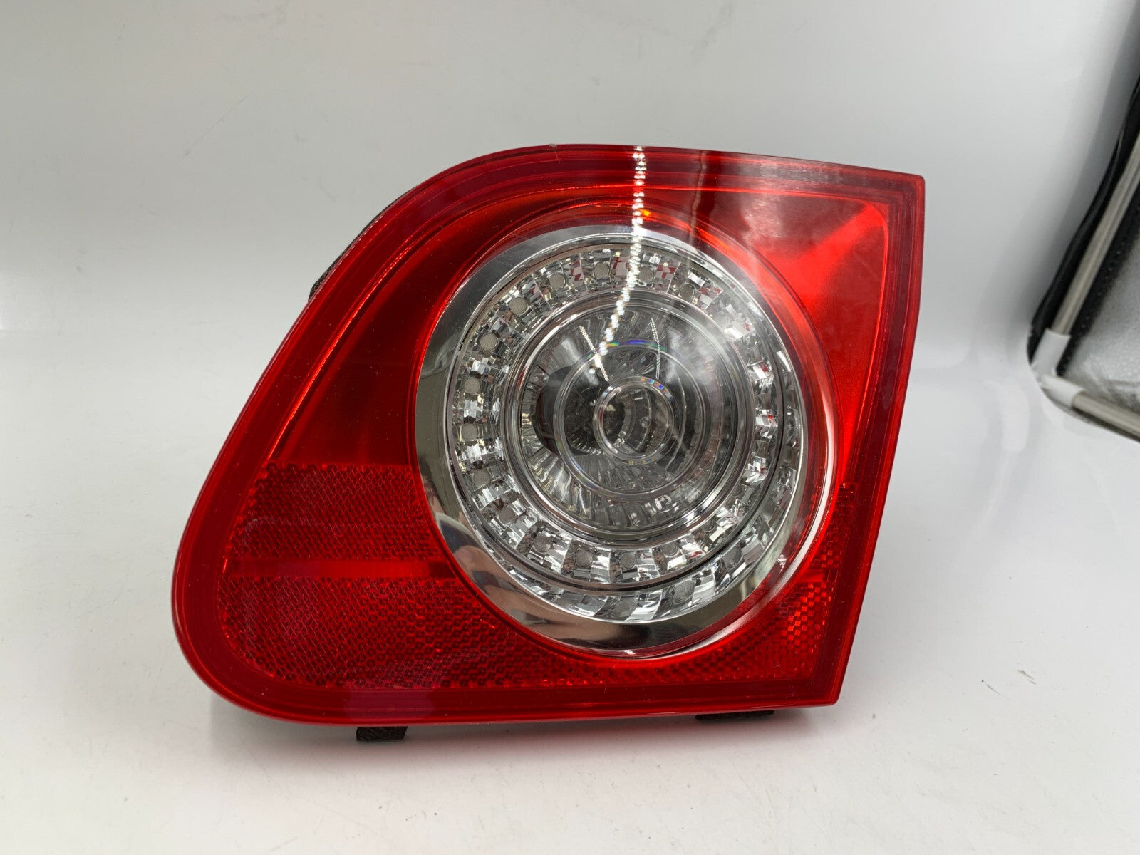 2006-2010 Volkswagen Passat Sedan Passenger Trunk Lid Mounted OEM D01B15027