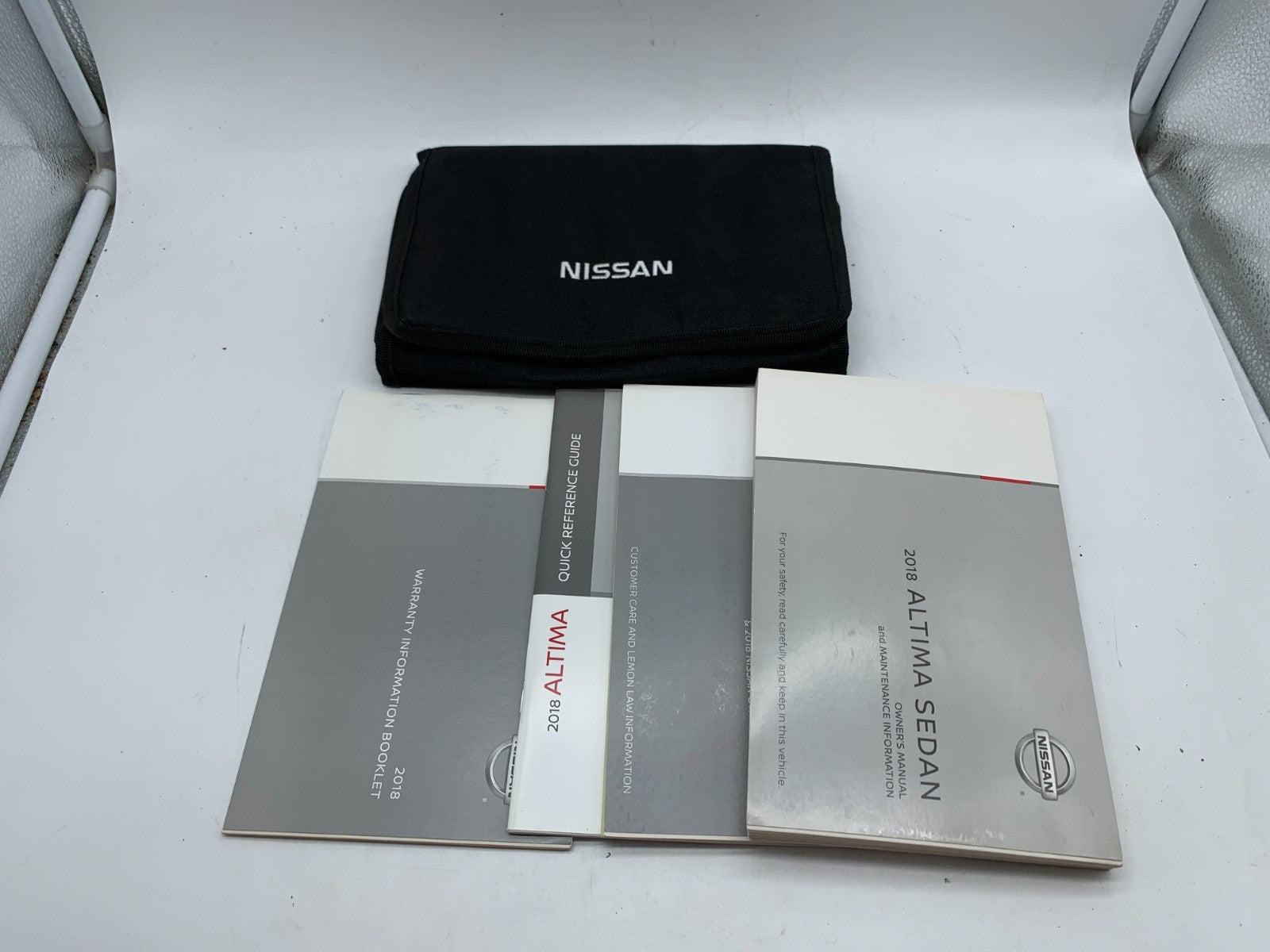 2018 Nissan Altima Sedan Owners Manual Set With Case OEM A04B05014