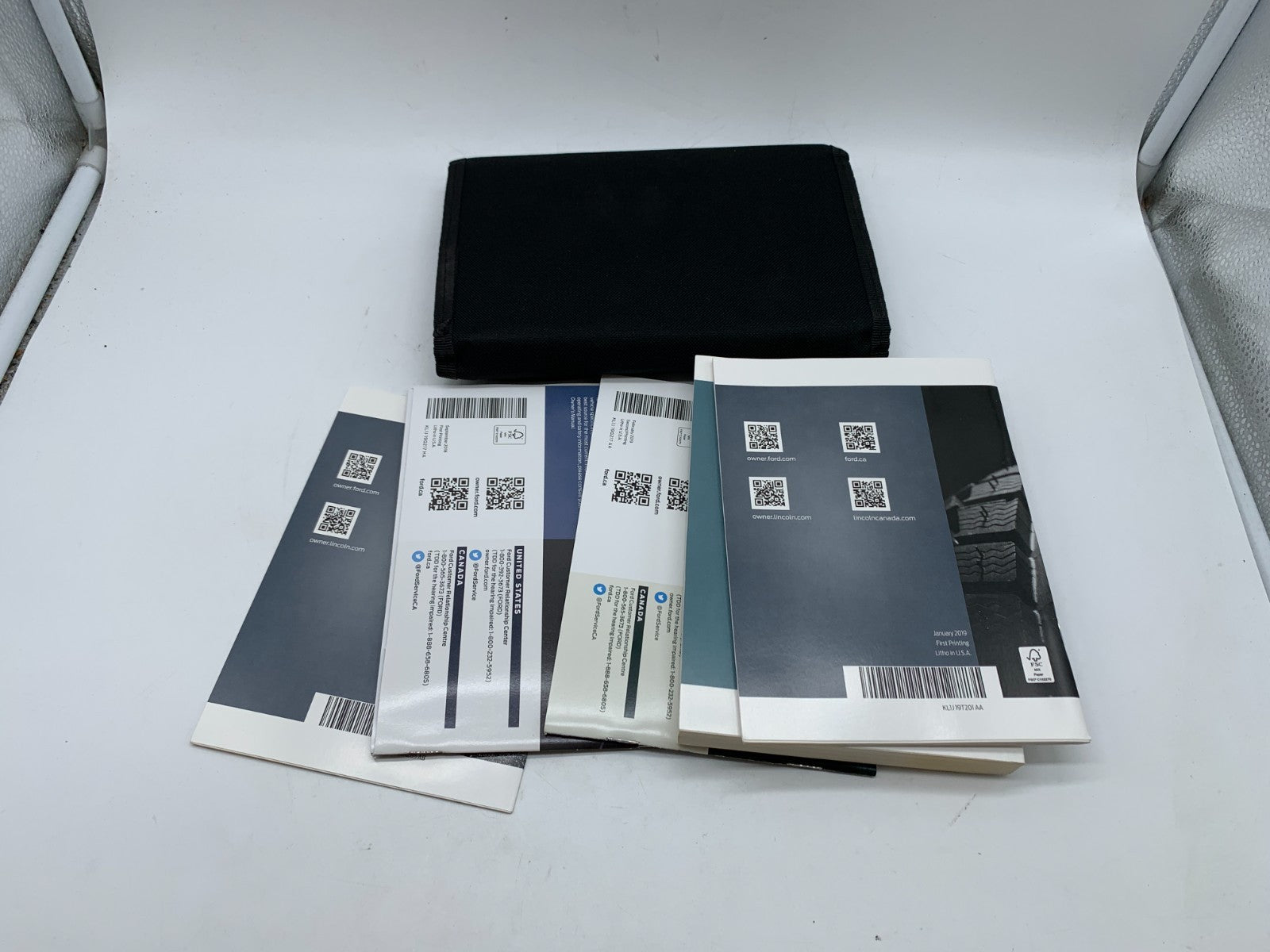 2019 Ford Expedition Owners Manual Set with Case OEM B01B27006
