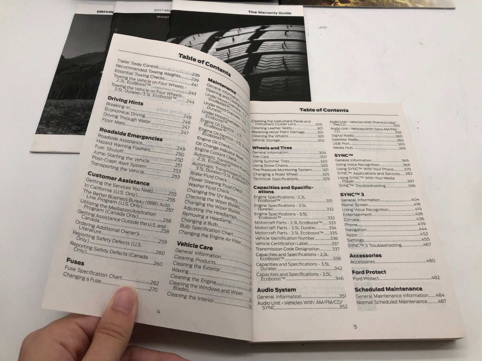 2017 Ford Explorer Owners Manual Set with Case OEM E01B17031