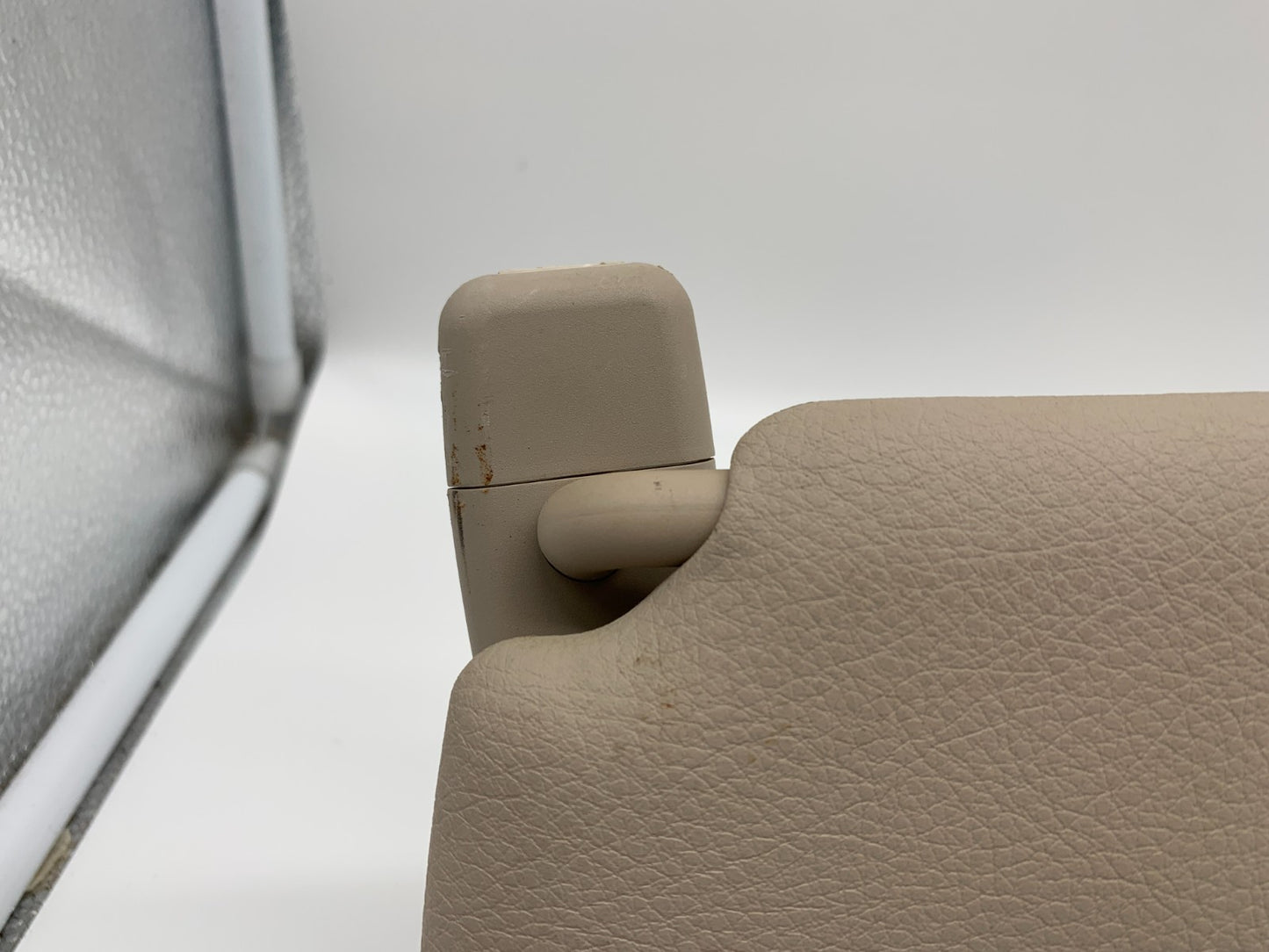 2012-2018 BMW 328i Passenger Sun Visor Sunvisor Beige Illumination D01B22004