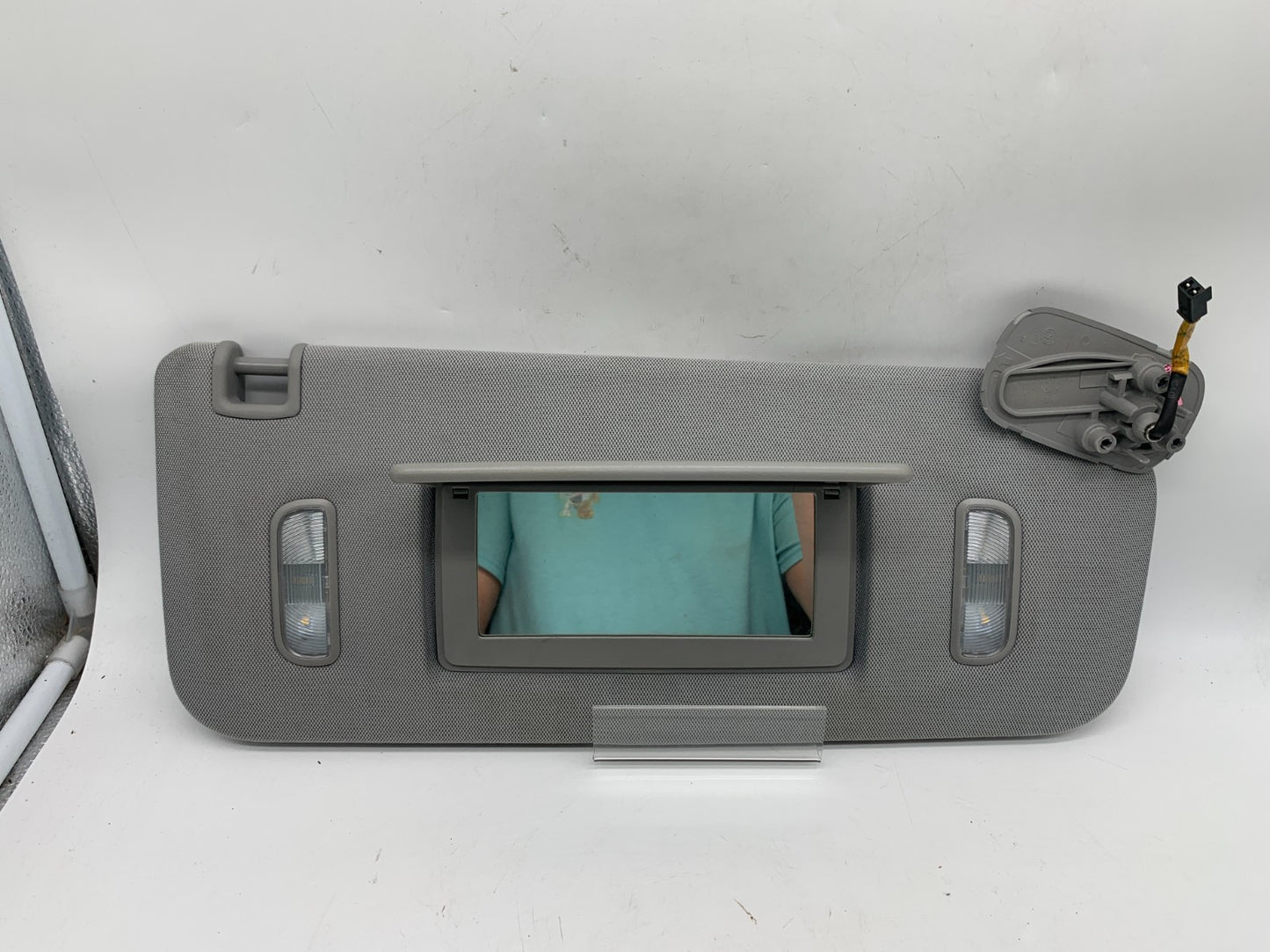 2015-2020 Chevrolet Yukon Passenger Sun Visor Gray Illuminated OEM C02B31004