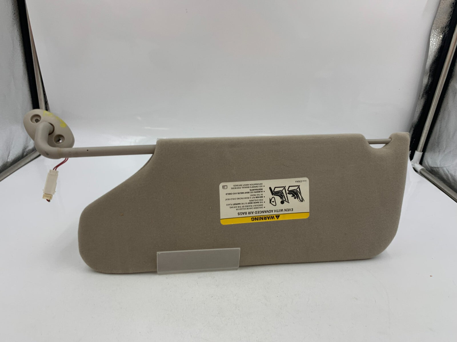 2004-2007 Jeep Liberty Passenger Sun Visor Gray Illuminated OEM D02B02052