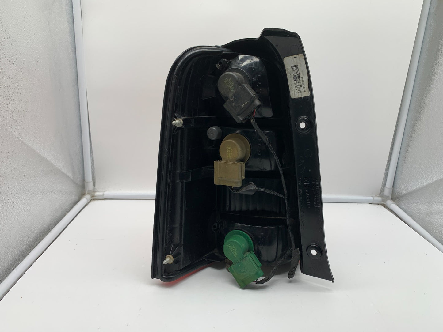 2001-2007 Ford Escape Passenger Side Tail Light Taillight OEM E02B36002