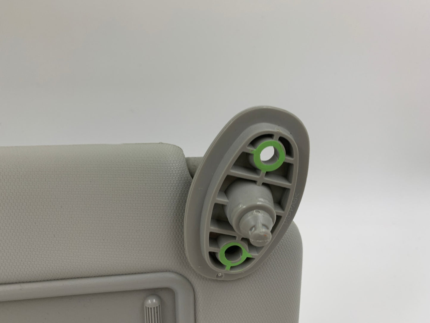 2014-2019 Kia Soul Passenger Sun Visor Gray Illuminated OEM E03B63007