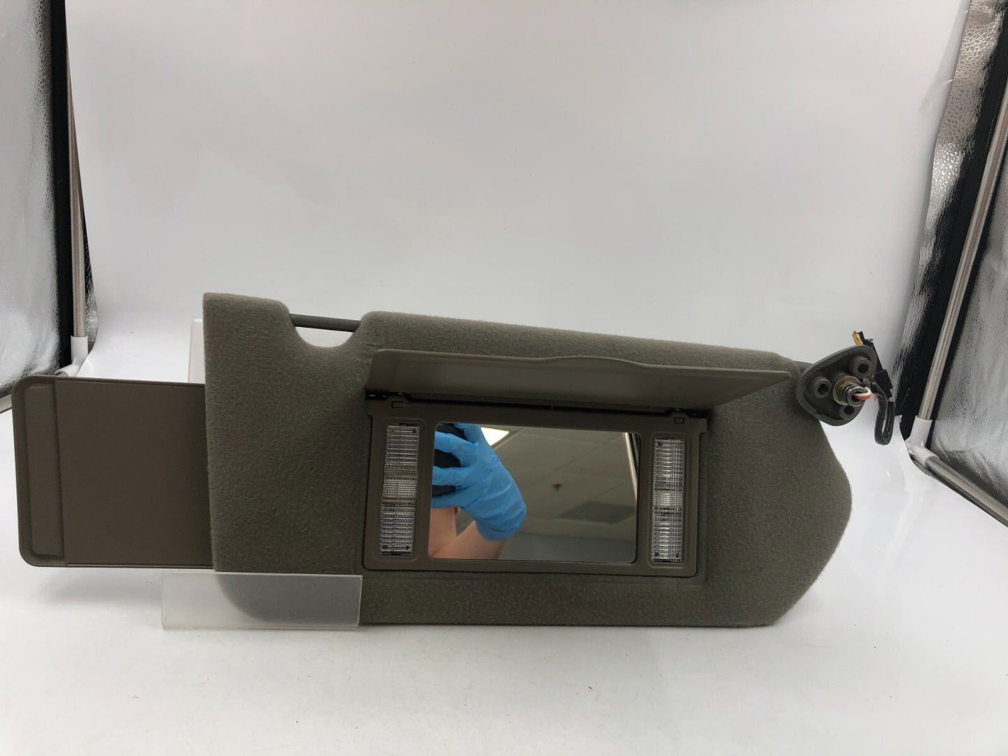 2000-2005 Chevrolet Impala Passenger Sun Visor Gray Illuminated OEM E01B18034