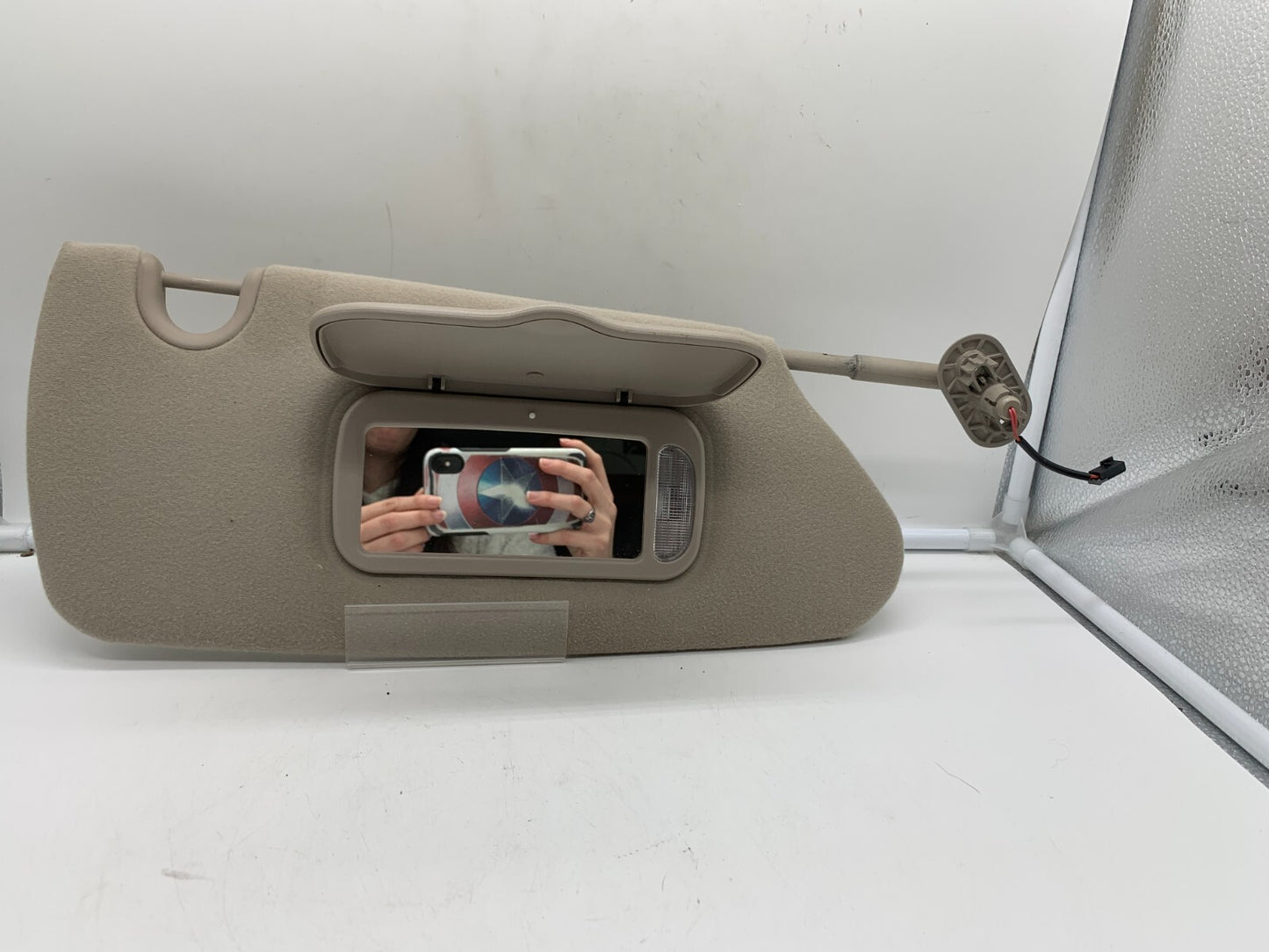 2004-2006 Chrysler Pacifica Passenger Sun Visor Illuminated OEM E02B64006