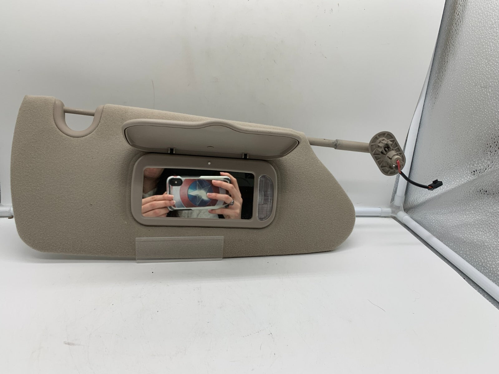 2004-2006 Chrysler Pacifica Passenger Sun Visor Illuminated OEM E02B64006