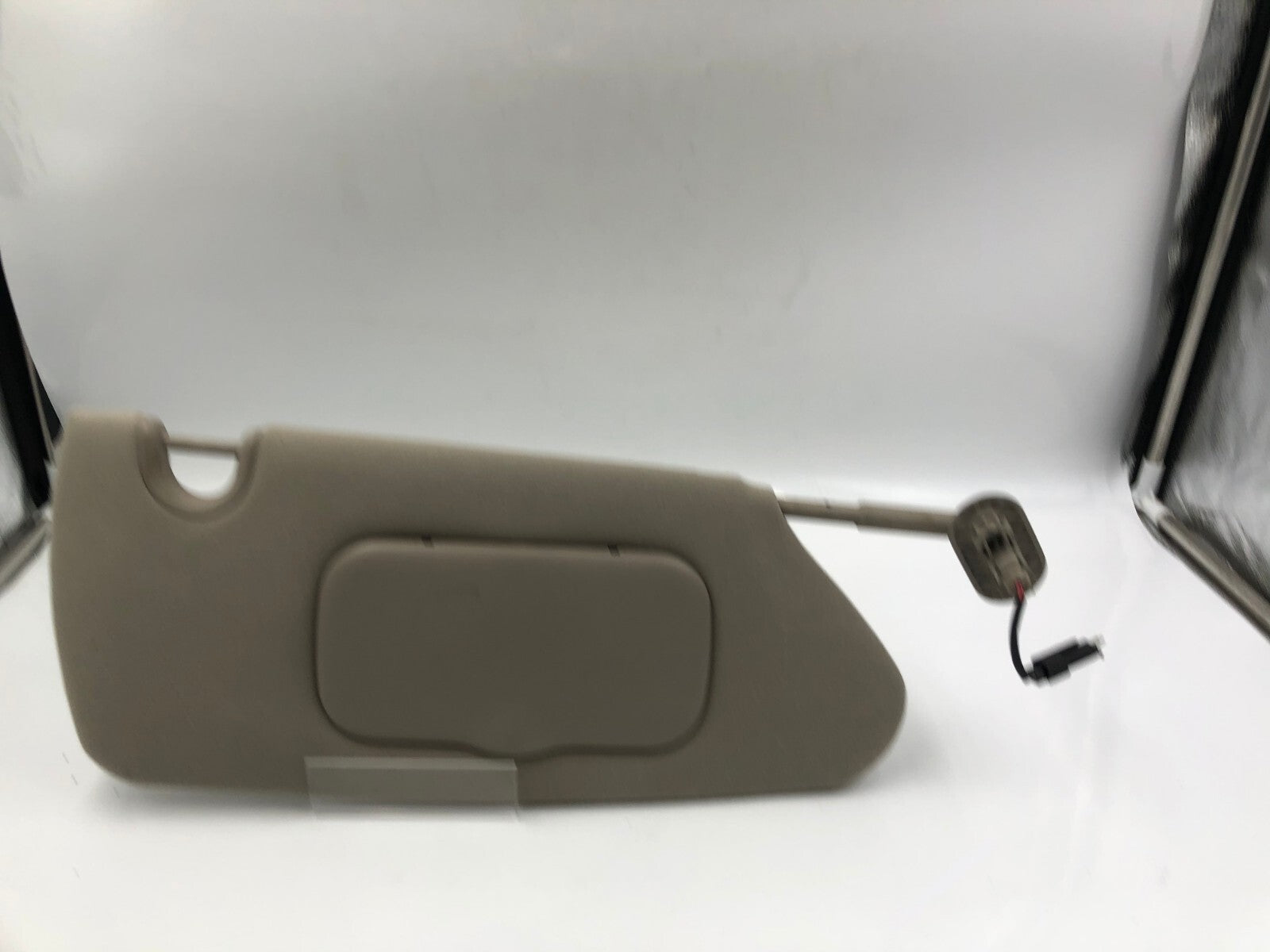 2007-2008 Chrysler Pacifica Passenger Sun Visor Sunvisor Gray OEM B03B12004