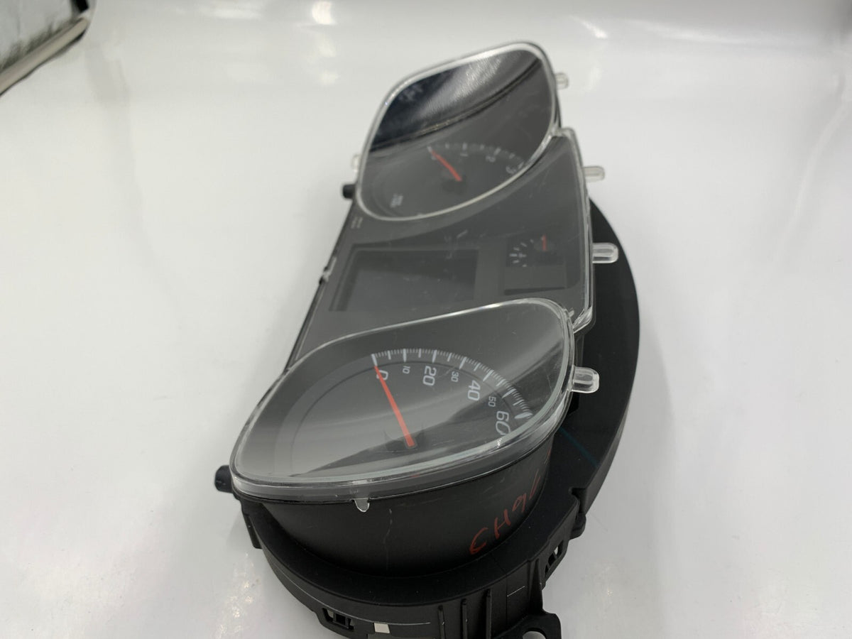 2011 Chevrolet Equinox Speedometer Instrument 135420 Miles OEM D02B25082