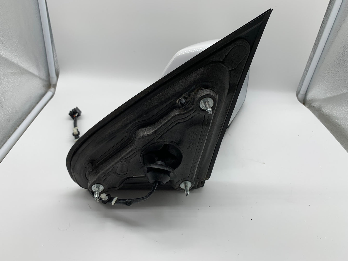 2014-2019 Chevrolet Silverado 1500 Passenger Side Power Door Mirror C03B52001