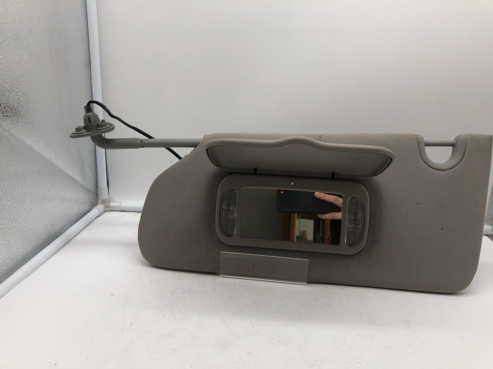 2006-2011 Buick Lucerne Driver Sun Visor Gray Illumination OEM A01B12002