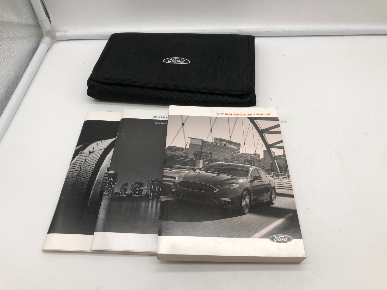 2017 Ford Fusion Owners Manual Set with Case OEM C01B53022